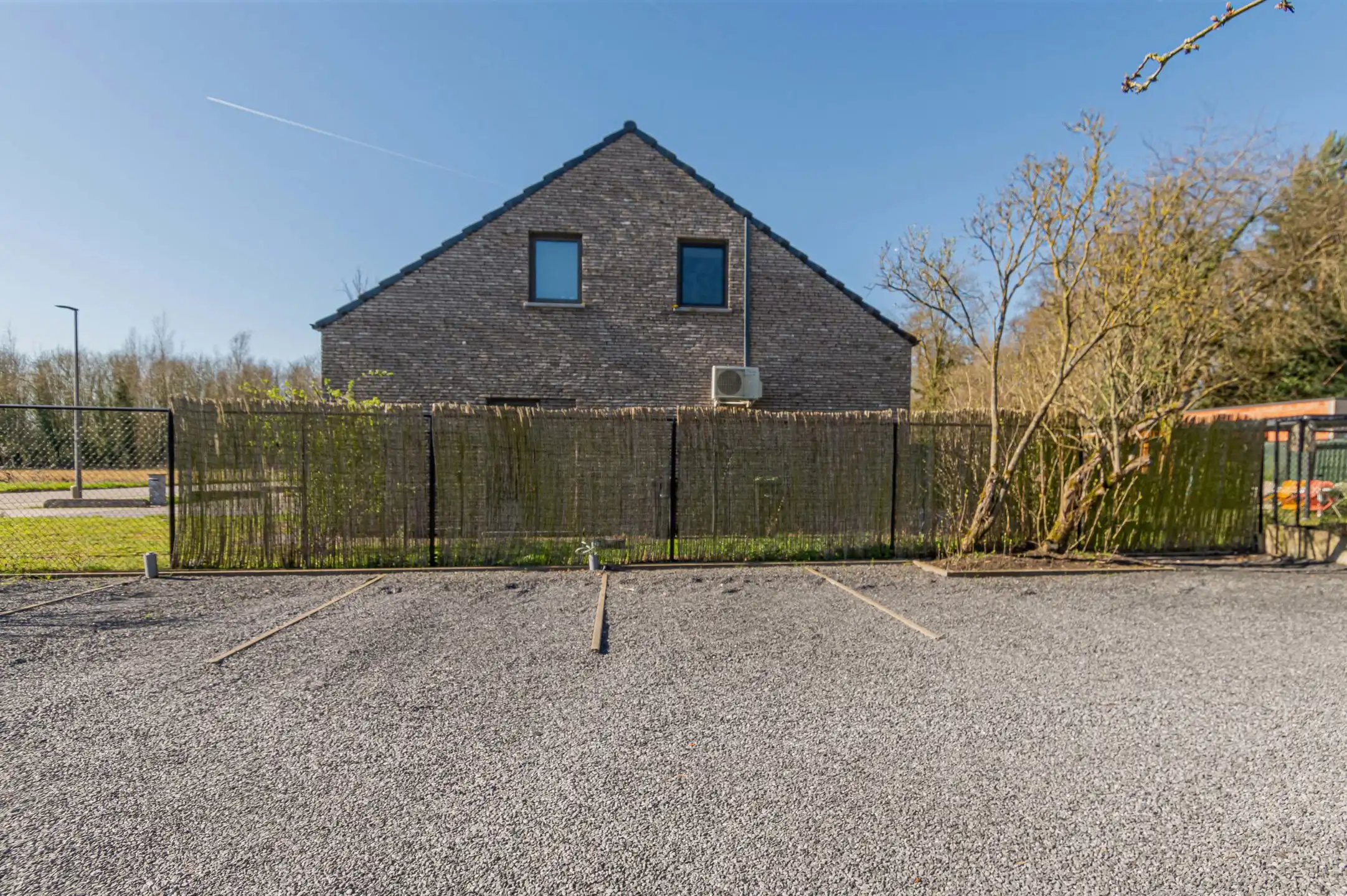 Modern en ruim 1 slpk app met zonnig terras en staanplaats! foto 12