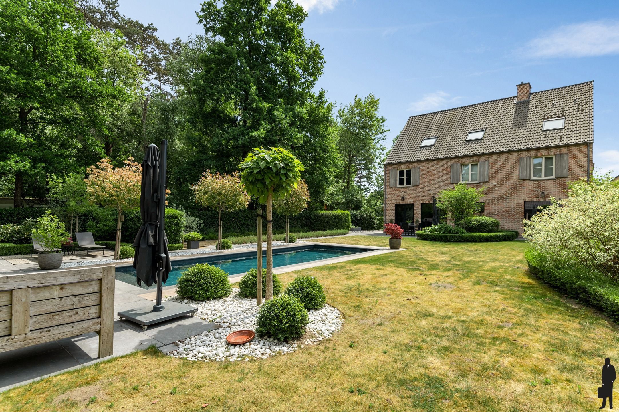 Villa met prachtige tuin, zwembad en poolhouse! foto {{pictureIndex}}