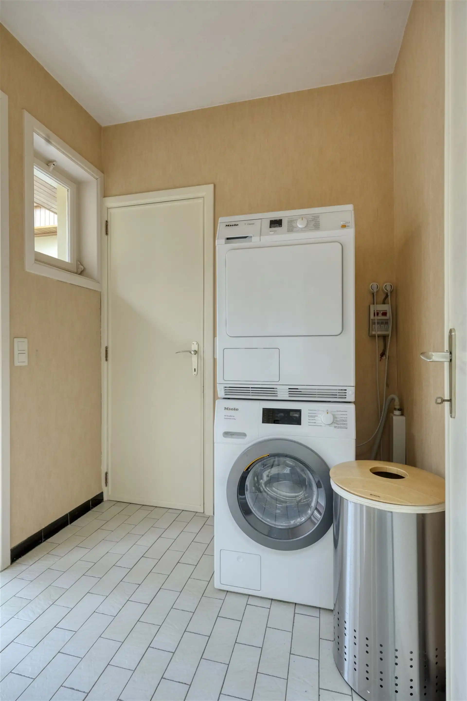Woning met 3 slaapkamers, tuin en garage.  foto 14