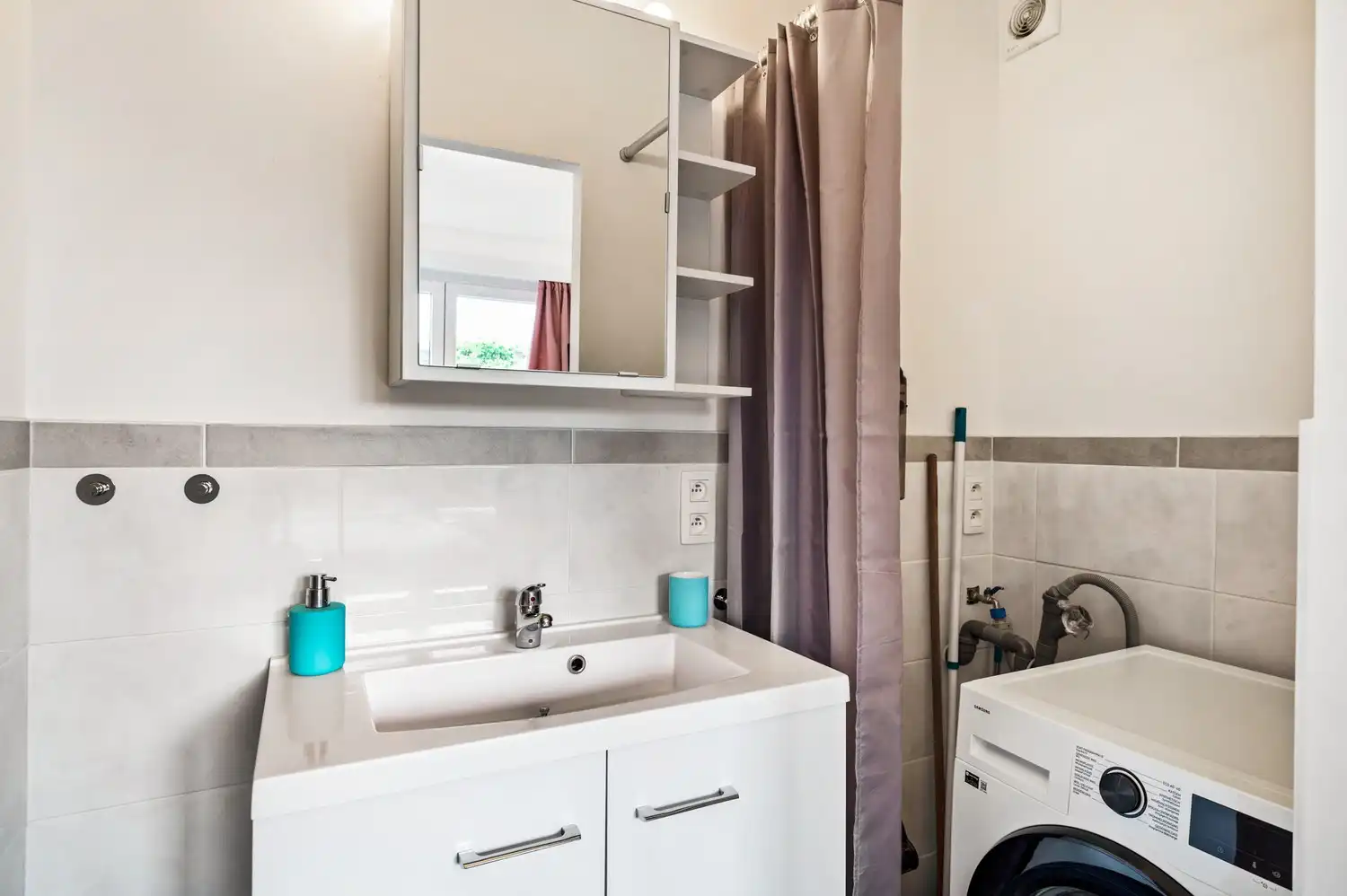 Instapklaar appartement met garage op toplocatie in Kapellen foto 13
