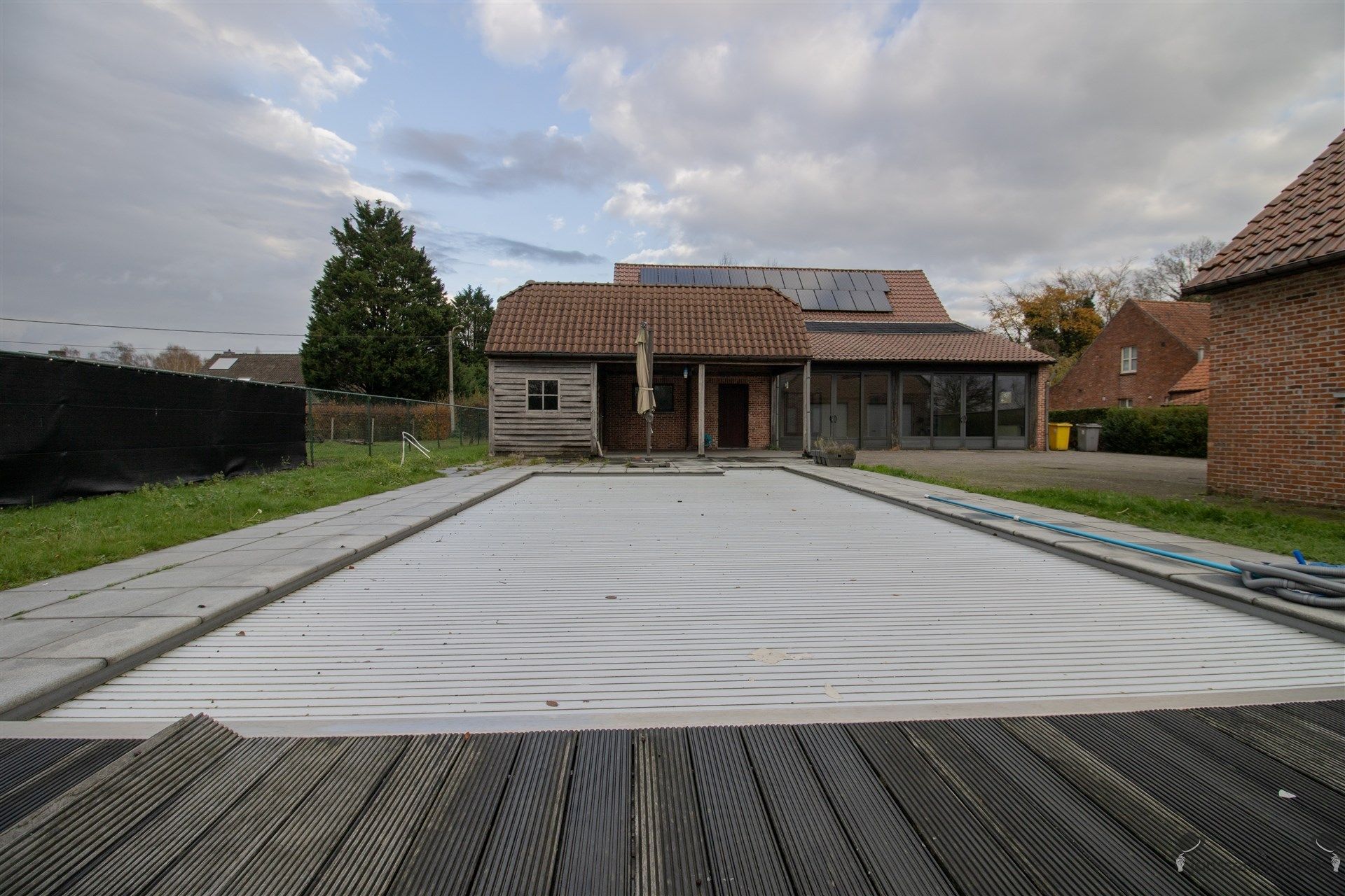 Rustig gelegen villa met min. 5 slaapkamers, ruime garage en zwembad op 1.876 m² foto 4