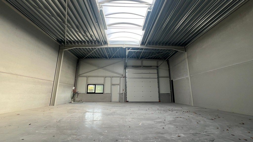 Showroom met opslagruimte te koop in Tielt foto 4