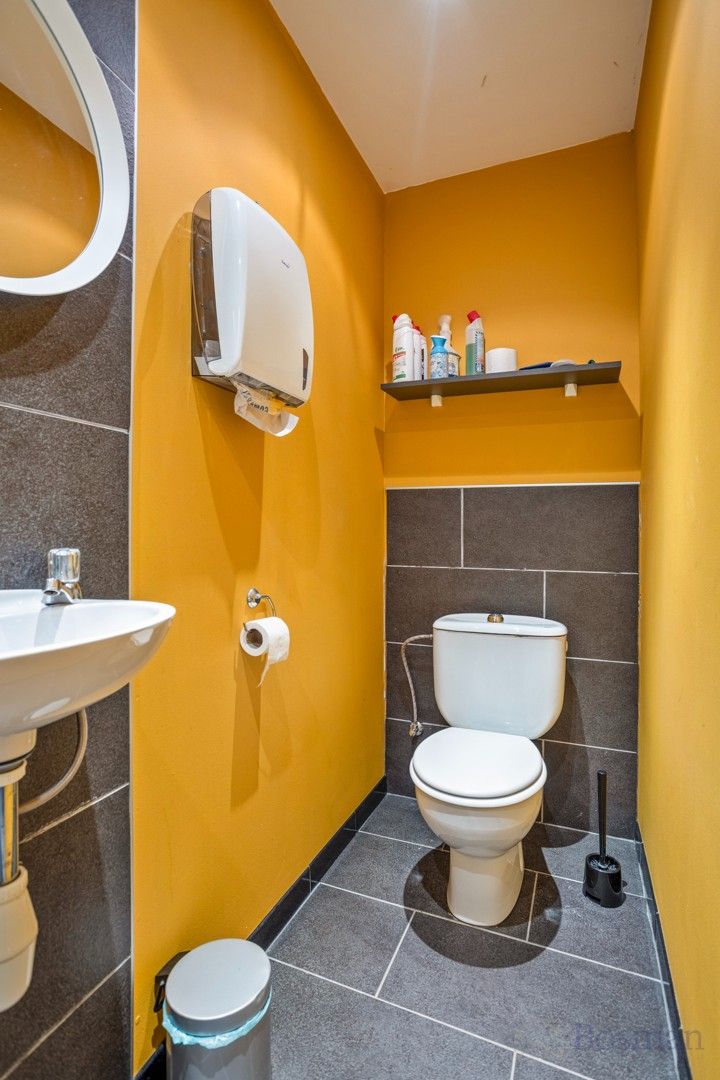 Handelspand met parking te koop in Diest foto 9