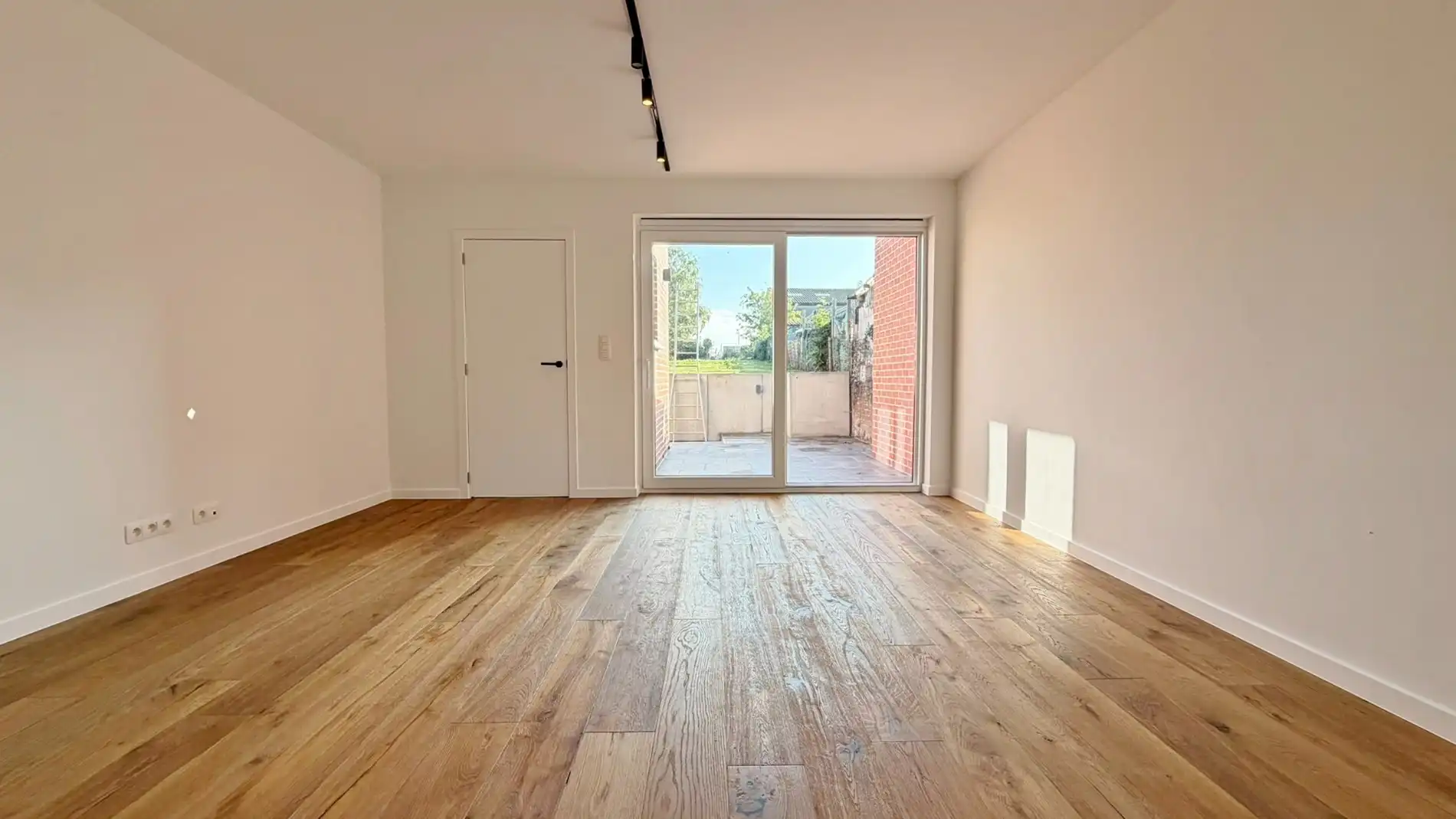 VOLLEDIG GERENOVEERDE, ENERGIEZUINIGE WONING MET ZONNIGE TUIN EN PRACHTIG OPEN ZICHT foto 9