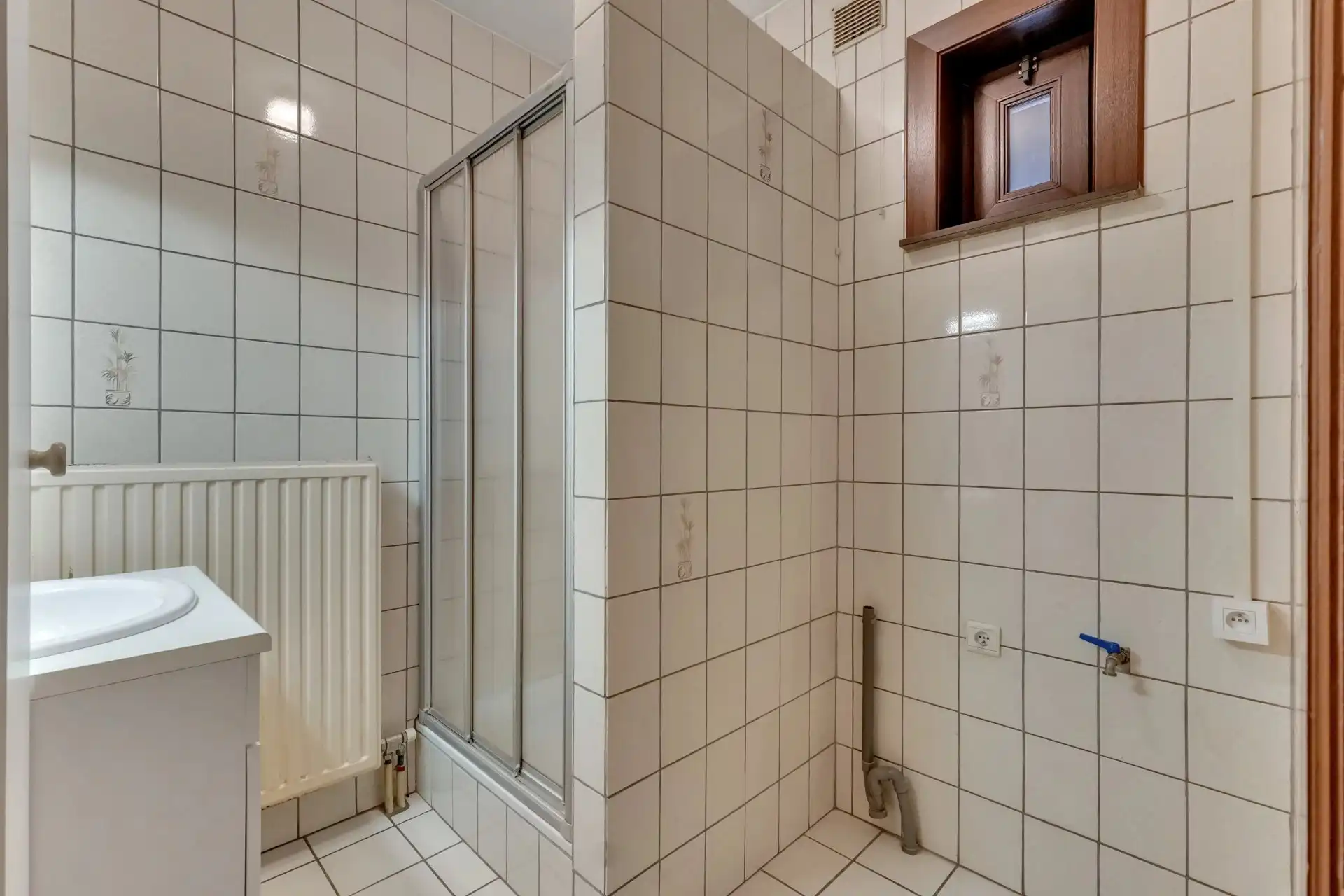 Charmante woning met drie slaapkamers, tuin en garage foto 11