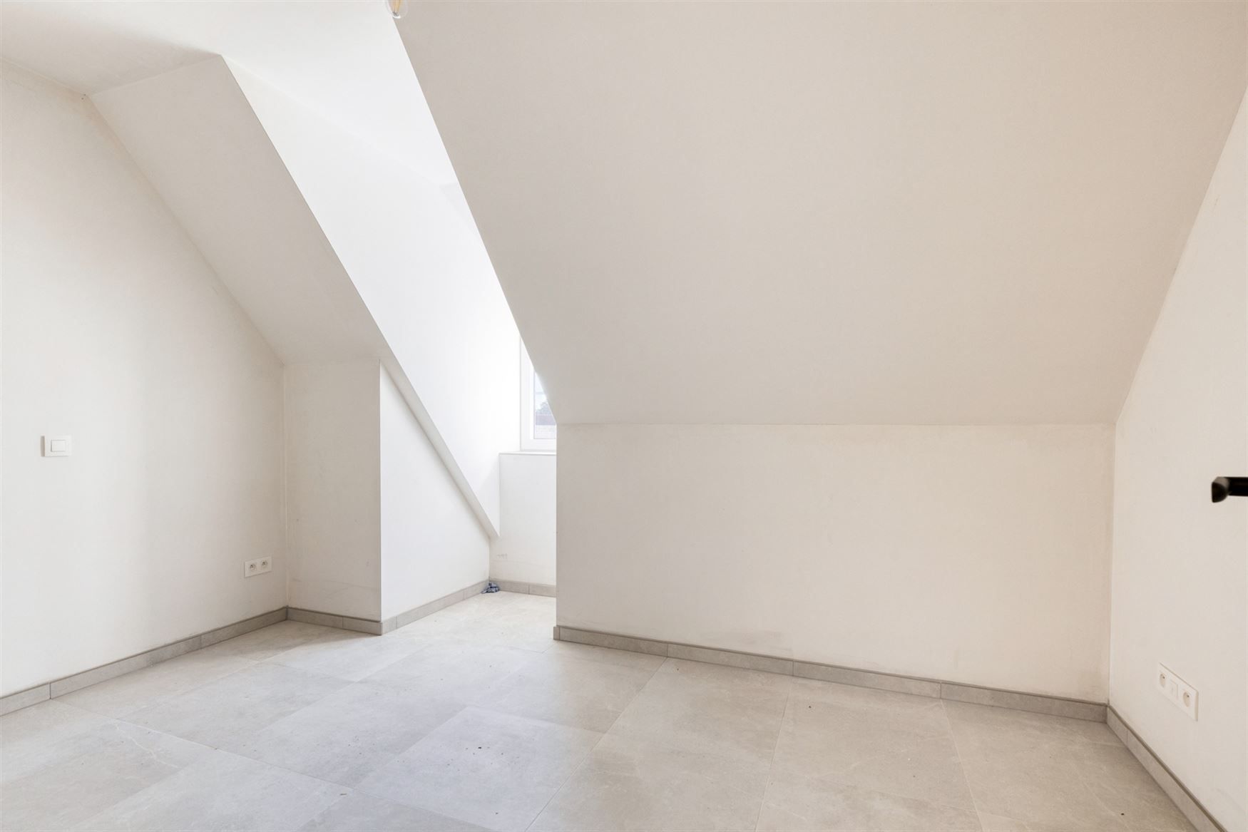 Zeer ruime nieuwbouwwoning gelegen op een groot zonnig perceel foto 10