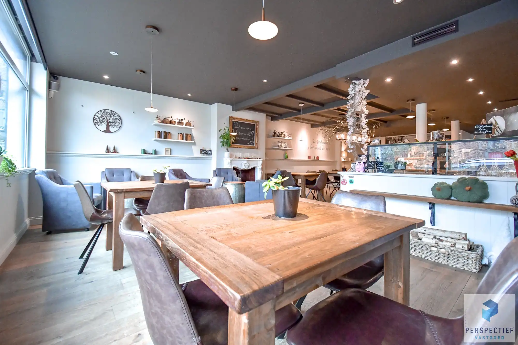 Recente handelsruimte ingericht als koffie/ontbijtzaak in het centrum van Oedelem foto 2