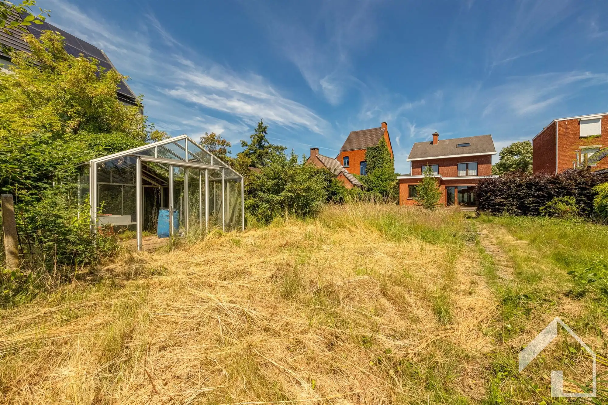 Ruime te renoveren gezinswoning met veel potentieel foto 30