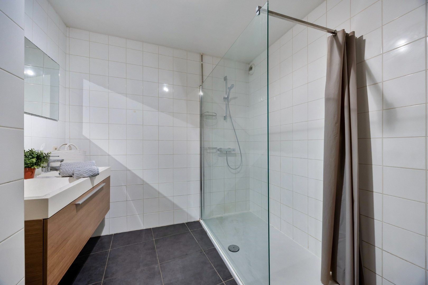 Instapklaar glvl appartement met terras foto 9