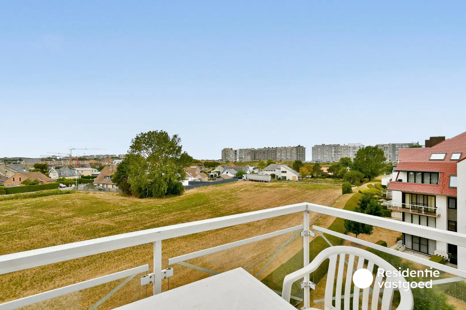 Gemeubelde studio in afgesloten vakantiepark met verwarmd zwembad foto 12
