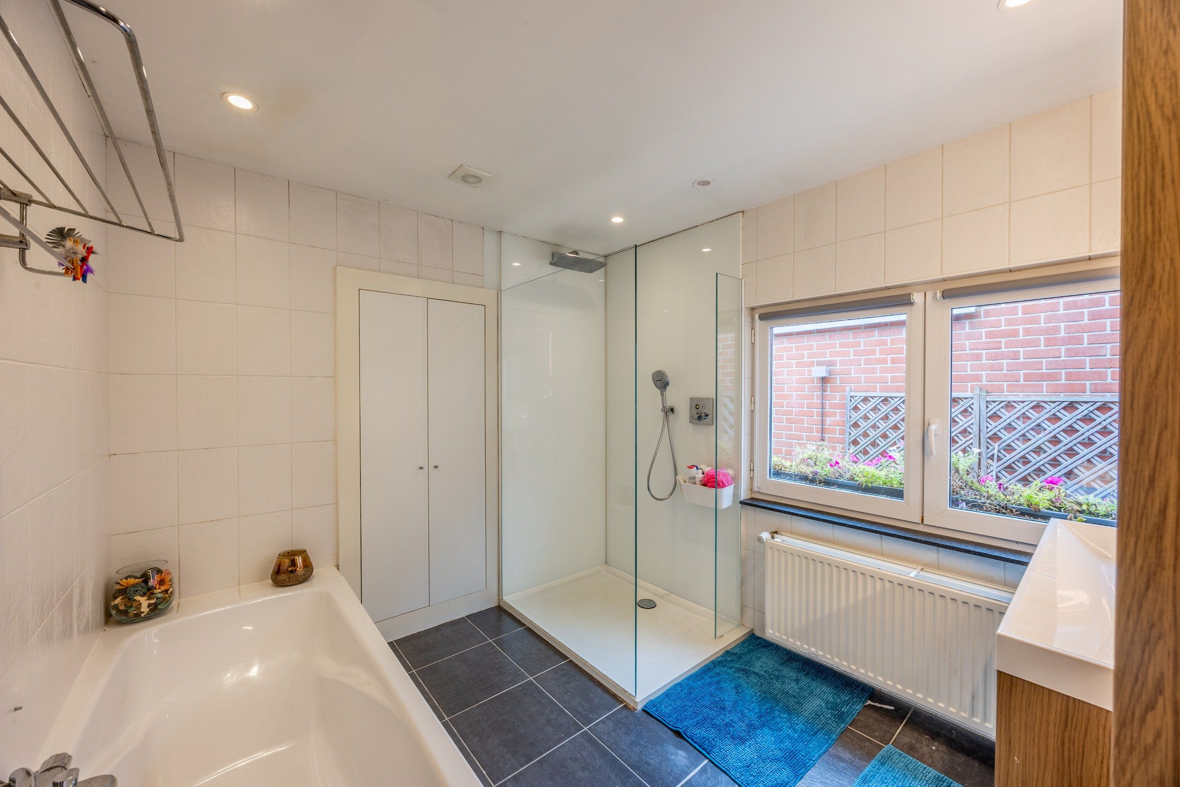 GERENOVEERDE WONING MET TUIN EN UITWEG foto 7