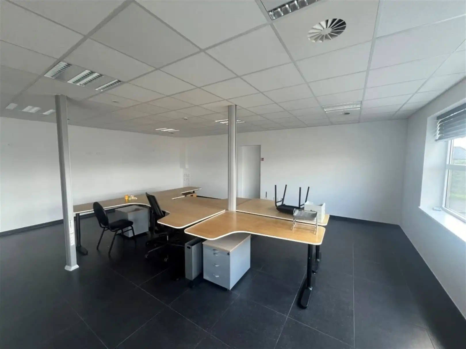 Bemeubeld kantoor van 154 m² met magazijn te huur in Paal/Beringen foto 4