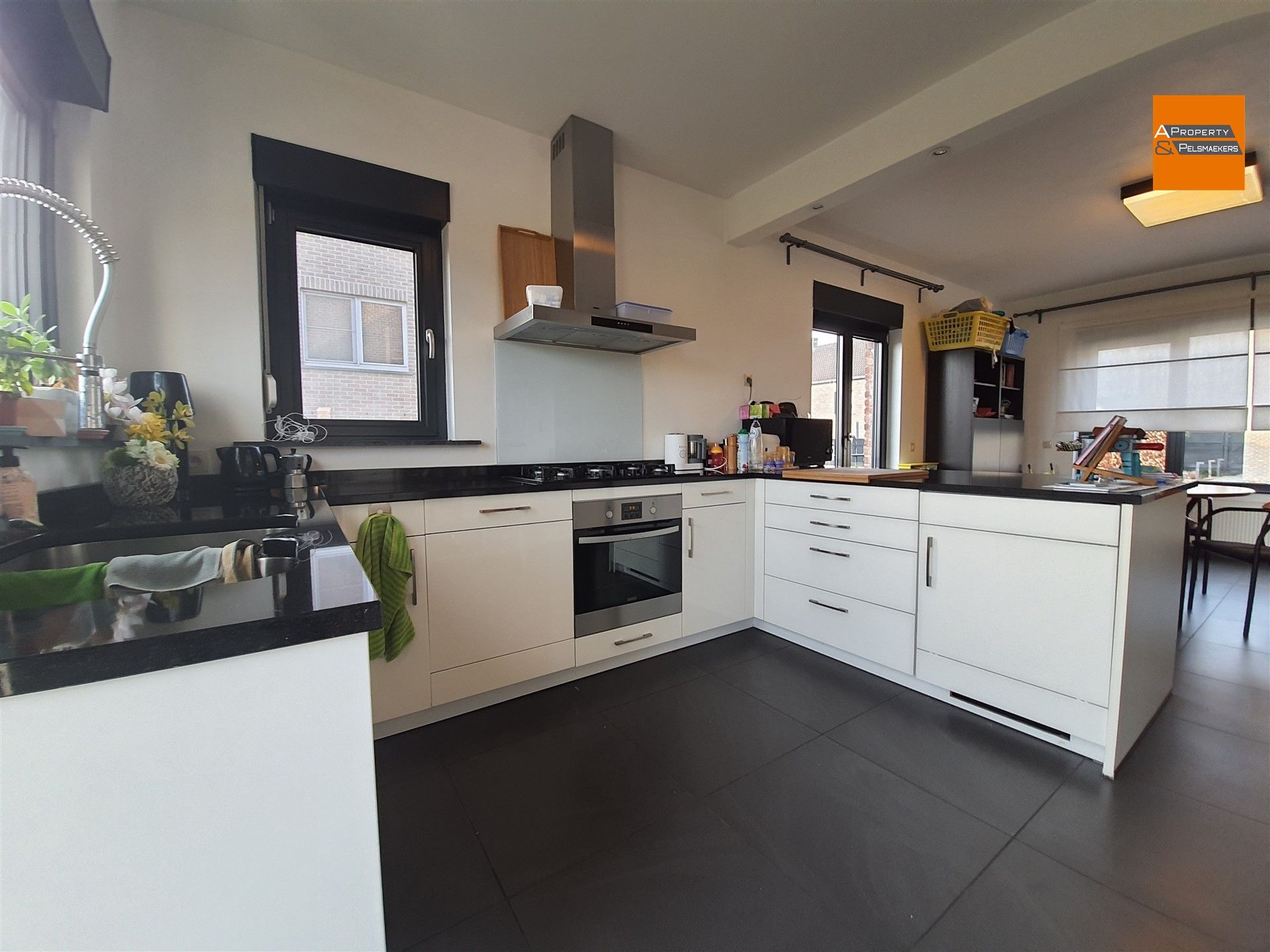 Gerenoveerde Villa met 6 slaapkamers foto 4