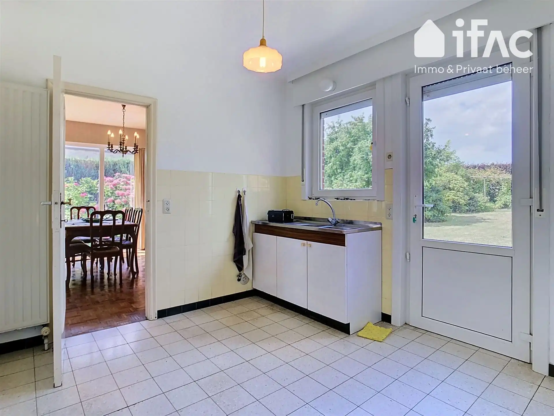 Huis met 3 slaapkamers en leuke tuin in rustige straat foto 7