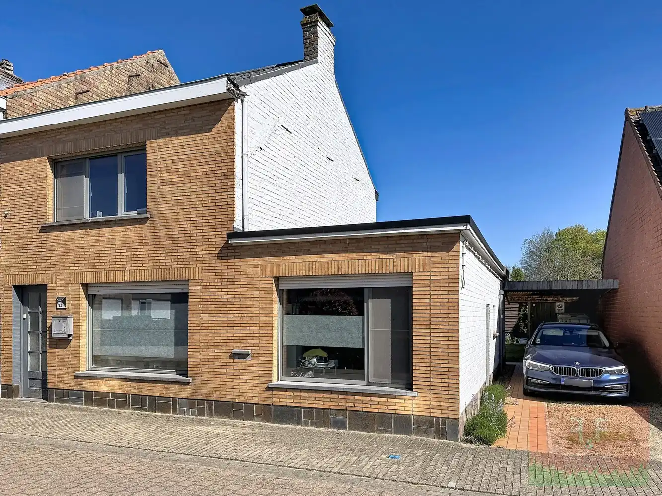 Halfopen gezinswoning met 3 slaapkamers en prachtige tuin te Ettelgem foto 2