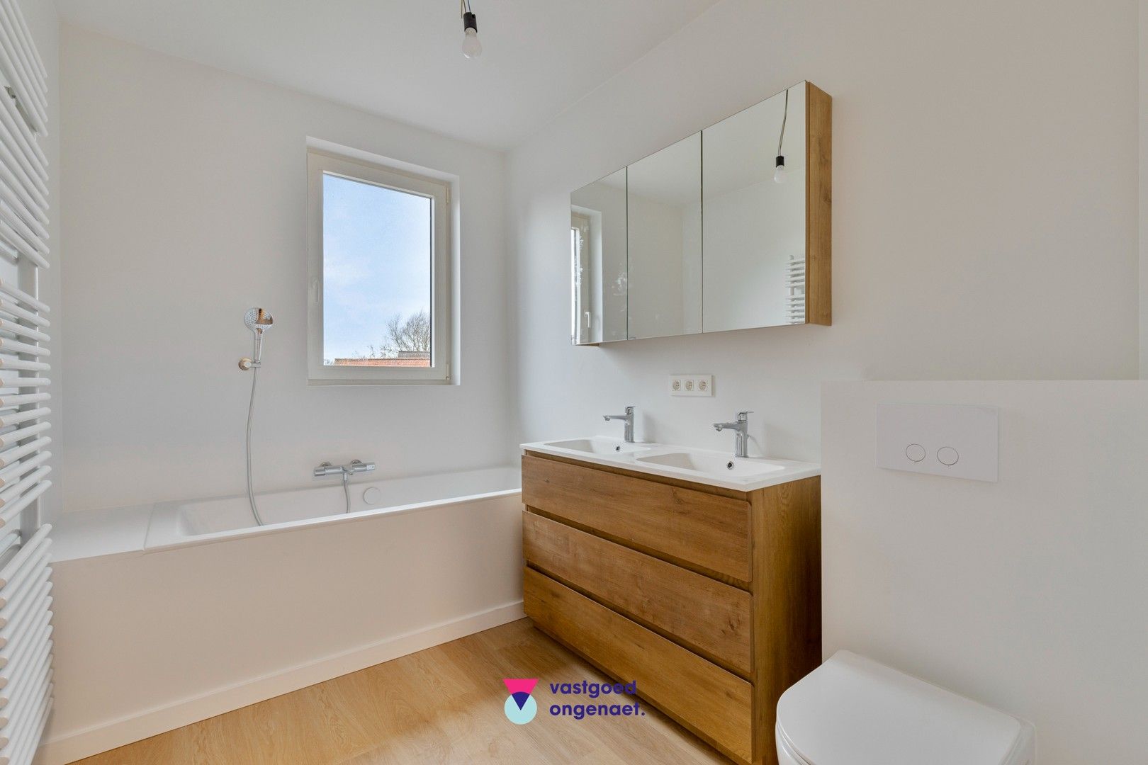 Instapklare, recent gerenoveerde woning op toplocatie in Laarne foto 12
