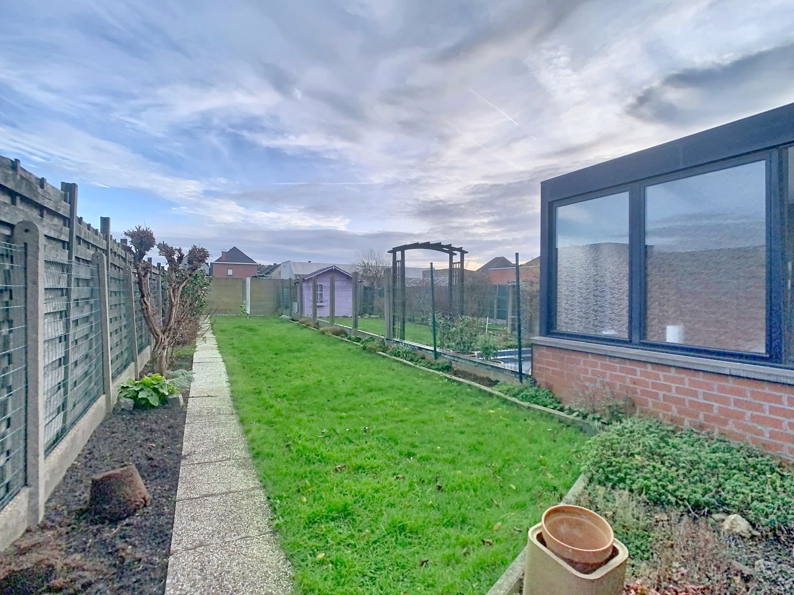 Centraal gelegen, Te renoveren Woning met 2 SLPK én Tuin! foto 14