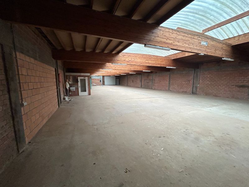 Loods van 480 m² + 2 parkings foto 6