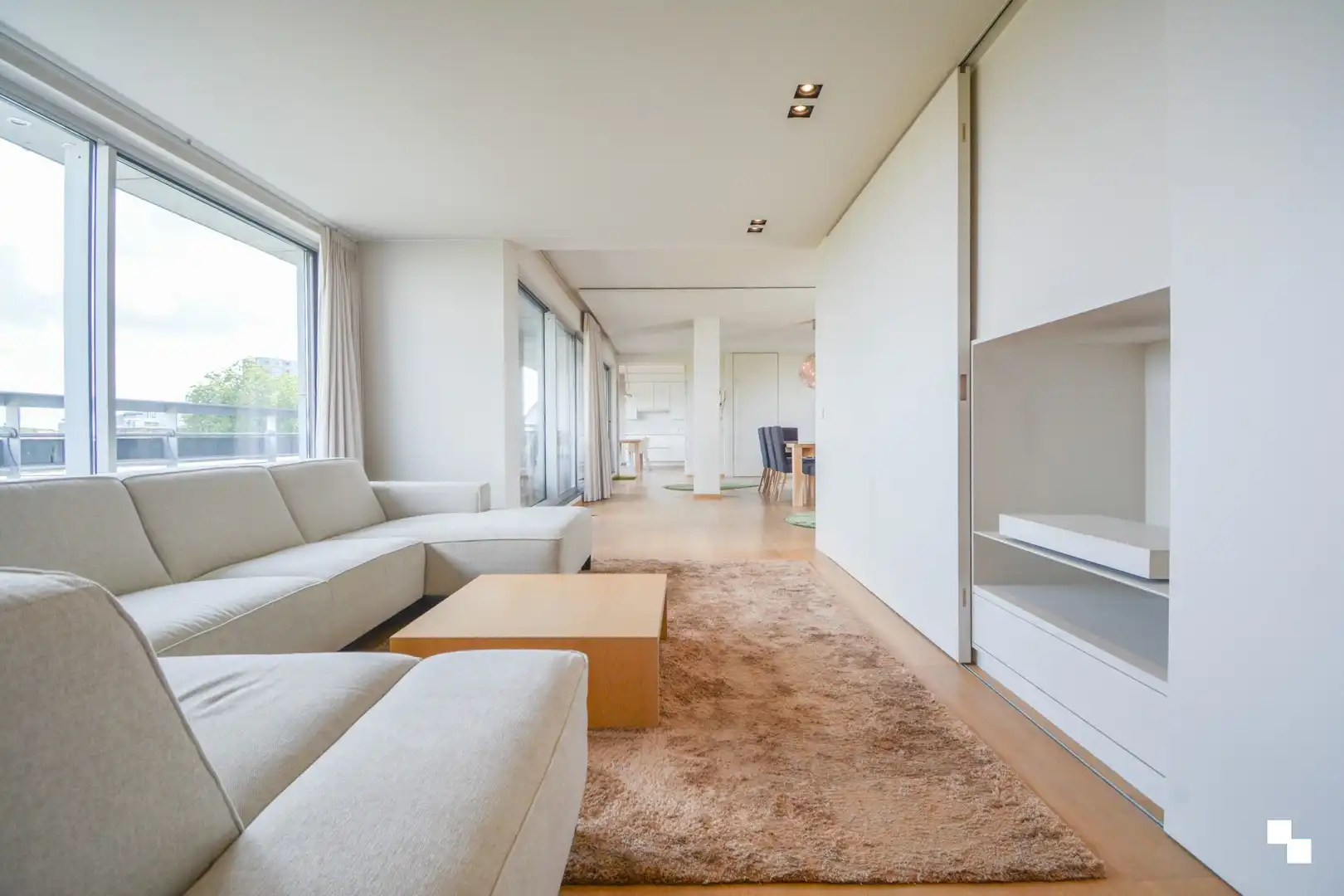 UItzonderlijk ruim appartement aan het water te Roeselare! foto 9