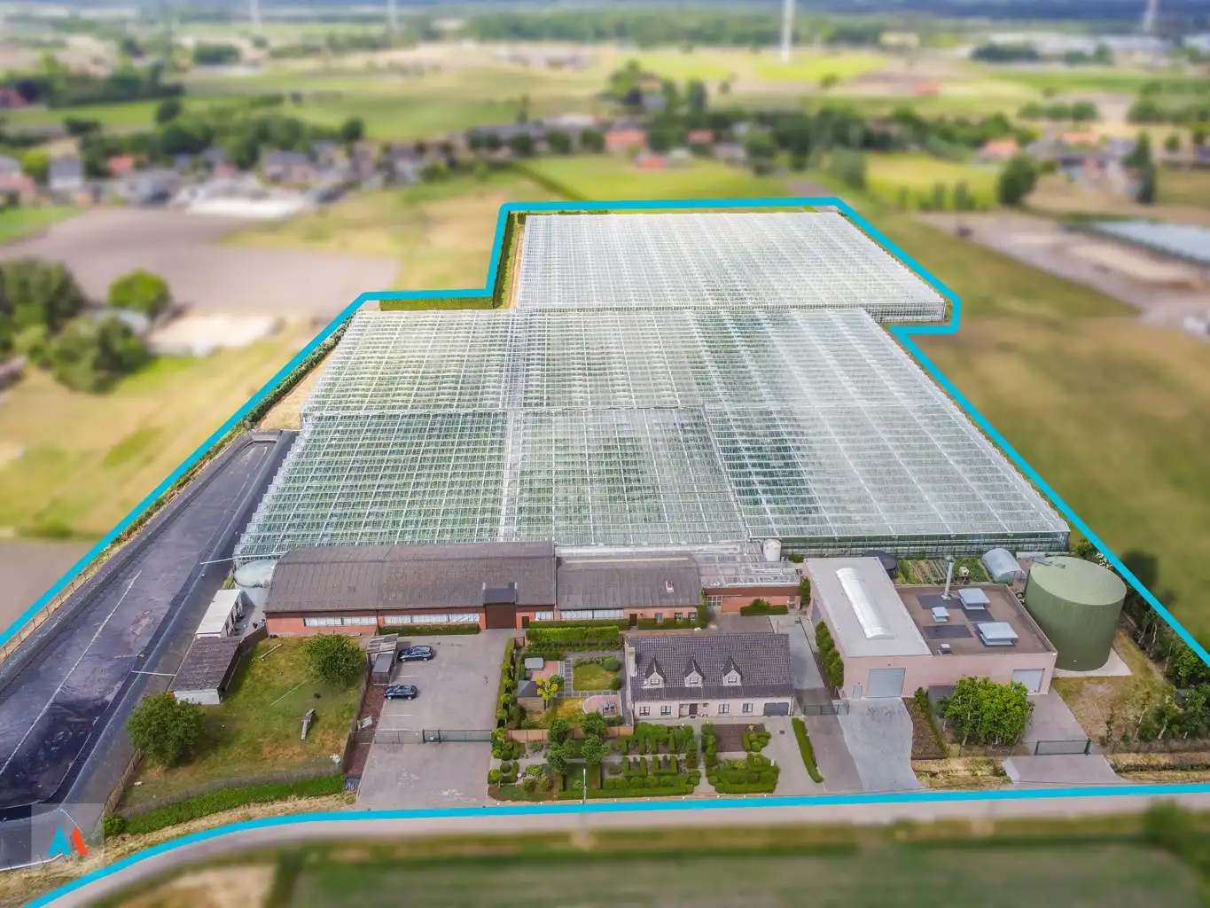 Volledig uitgerust glastuinbouwbedrijf foto {{pictureIndex}}