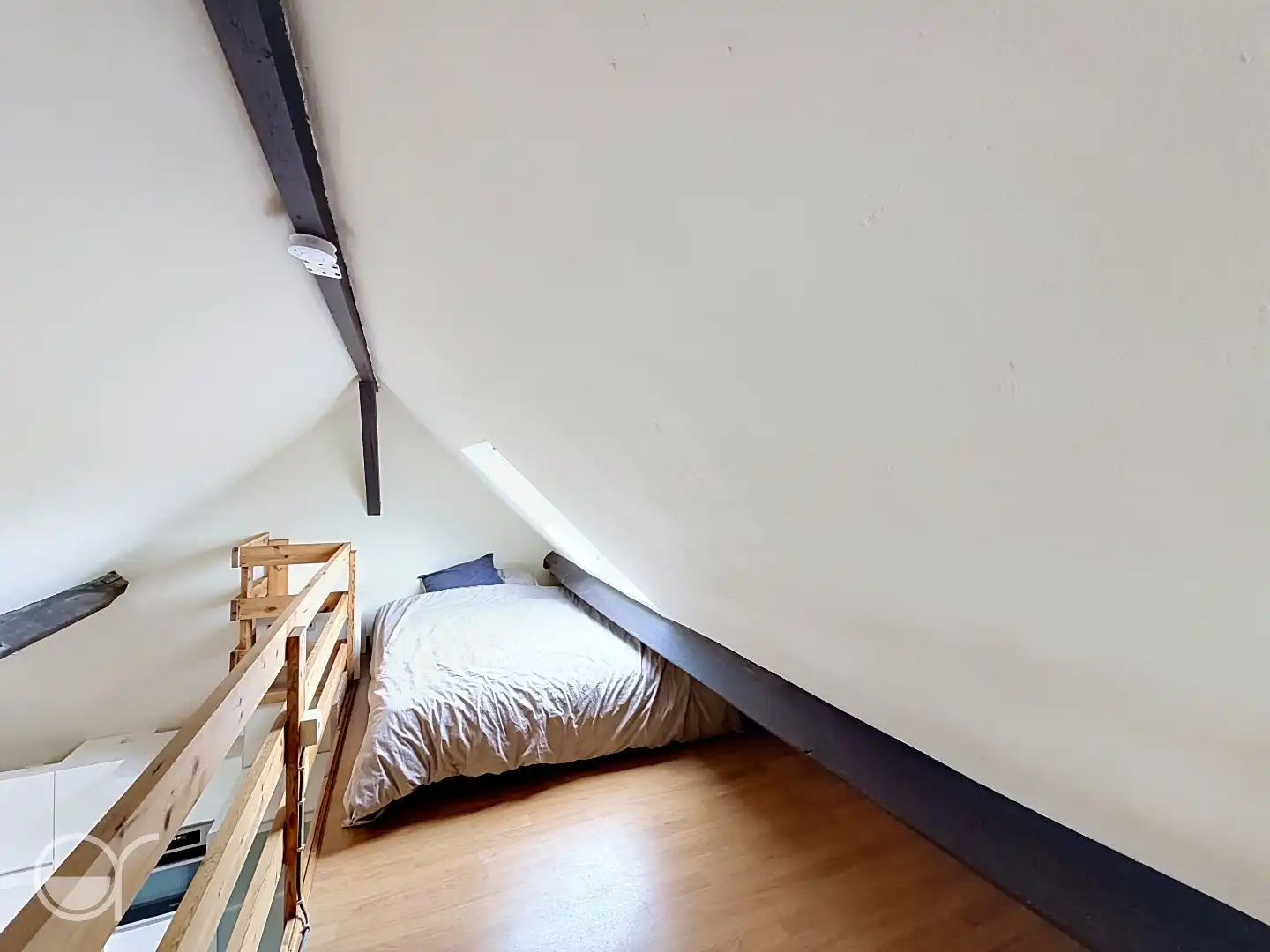 Bemeubelde studio met mezzanine aan de Visserij in Gent foto 8