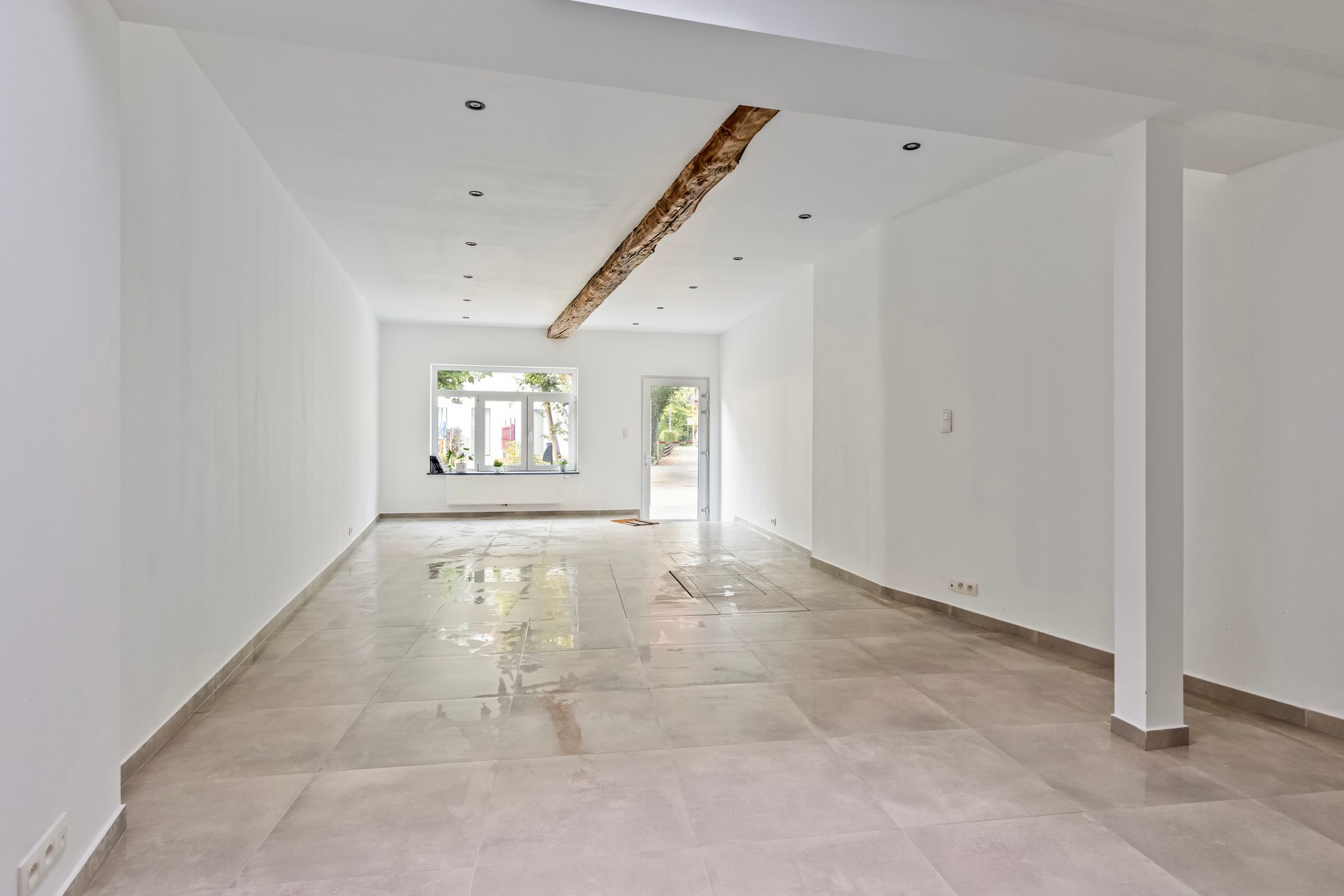 Prachtig gerenoveerde woning (met eventuele handelsruimte) foto 4