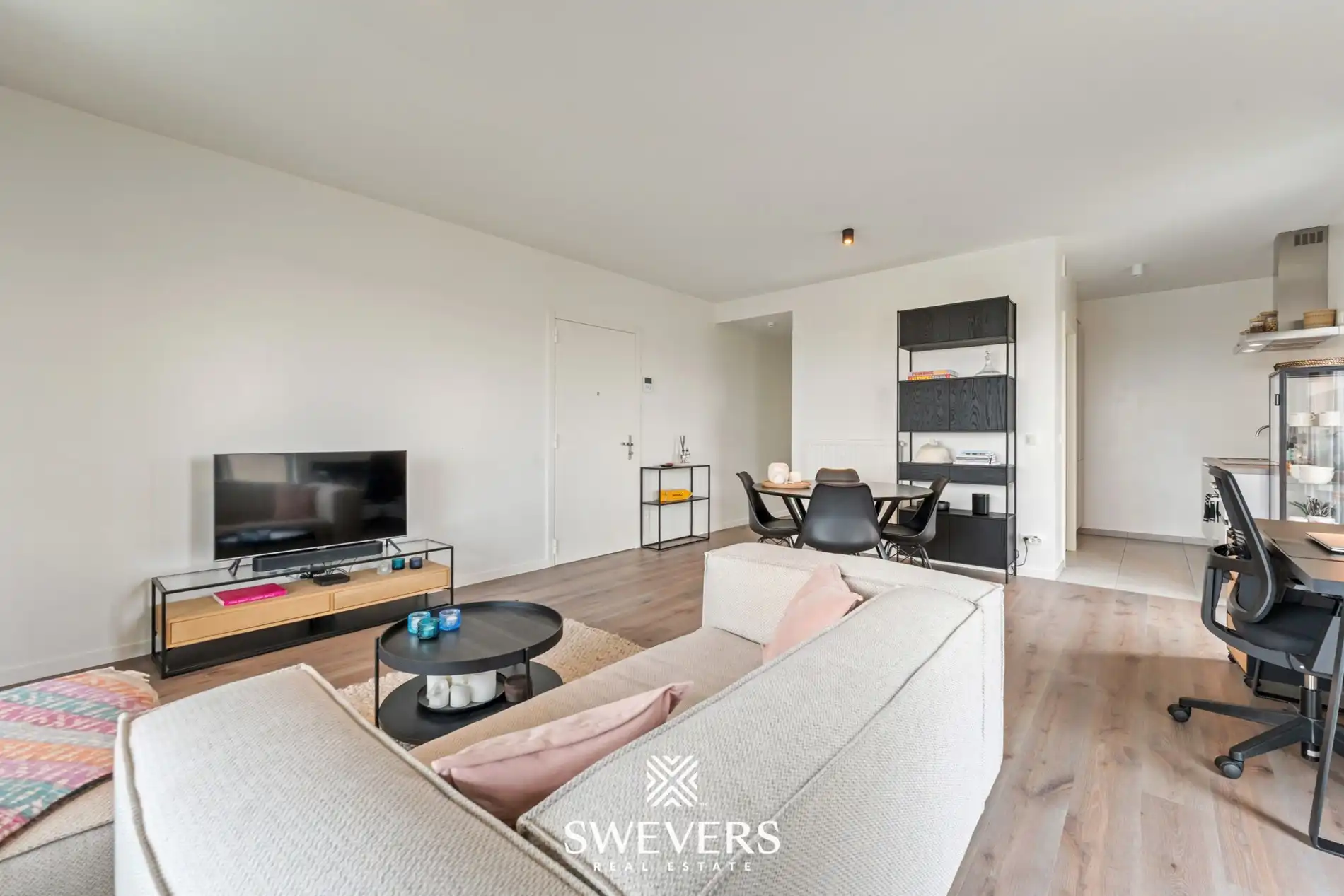 Stijlvol appartement met zonovergoten terras en topuitzicht in hartje Hasselt  foto 5