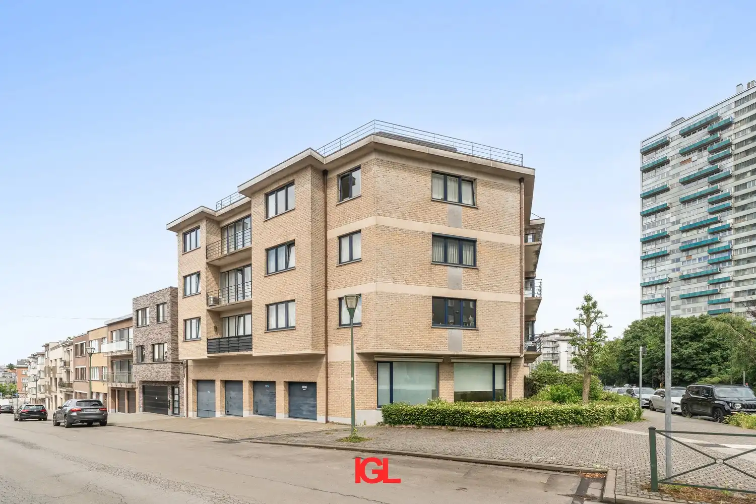 Ruim en goed onderhouden appartement met 3 slaapkamers, 2 badkamers en terras foto 2
