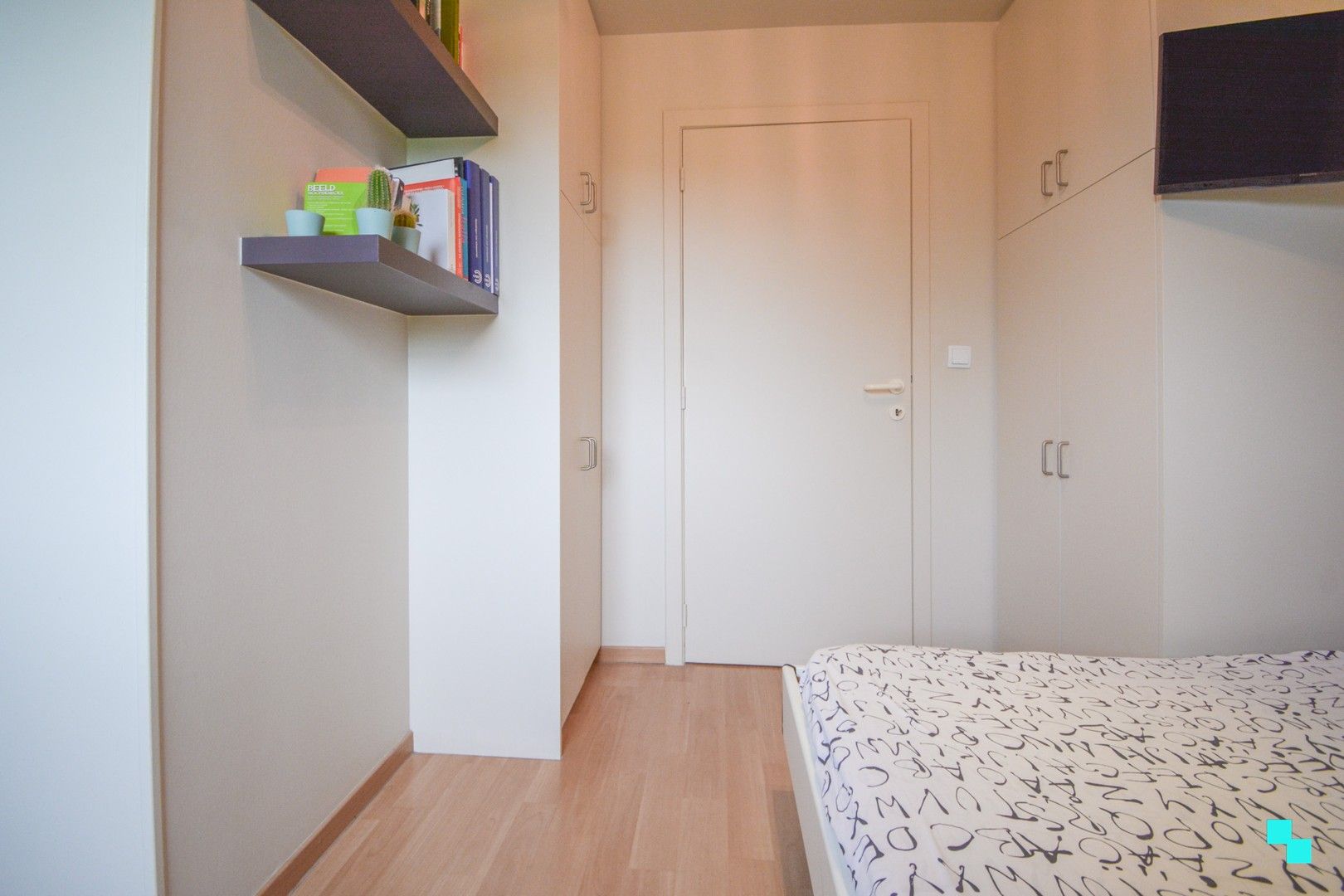 Smaakvol gerenoveerde woning met garage achteraan te Roeselare foto 31
