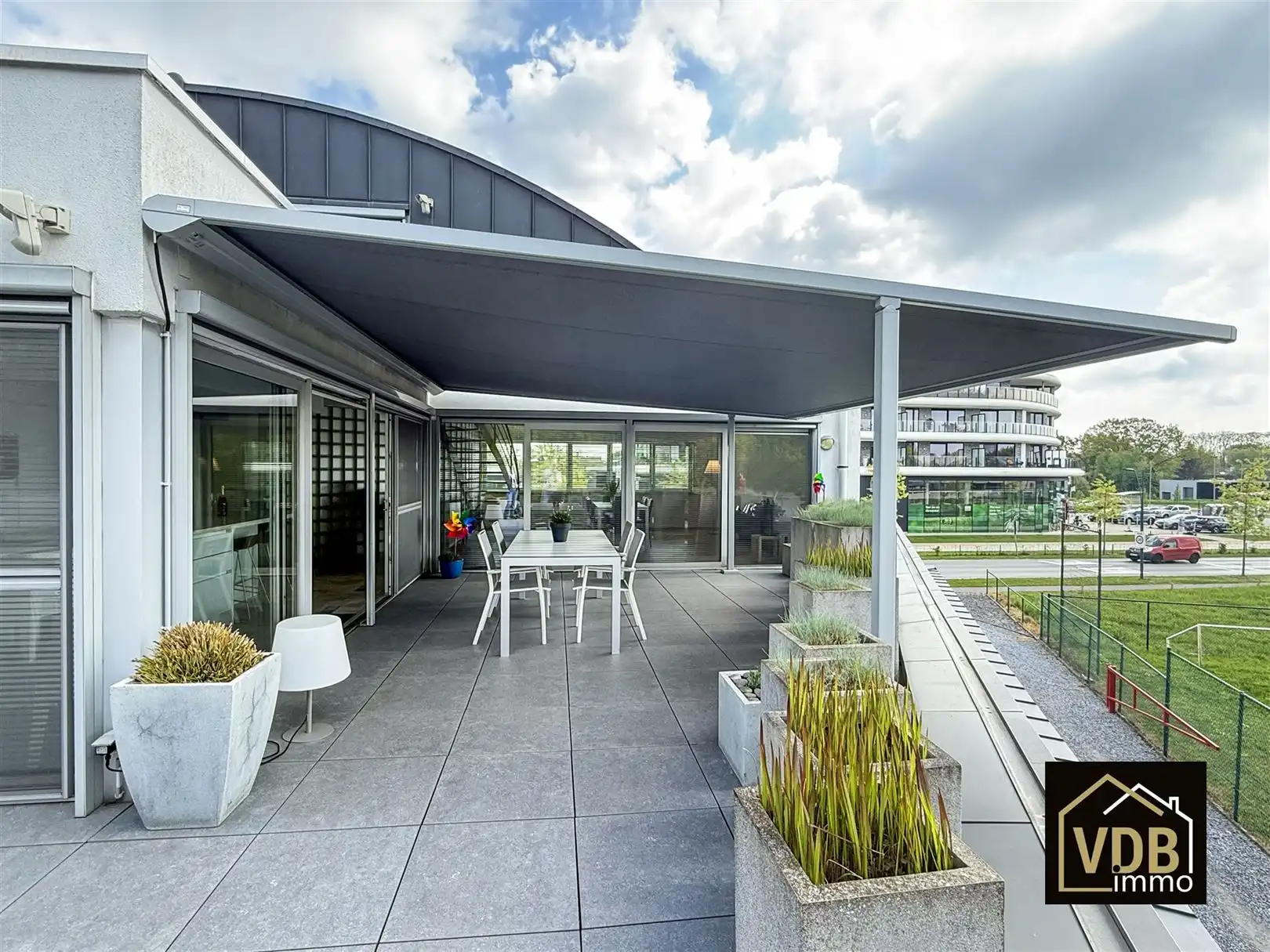 COMMERCIEEL PAND MET PENTHOUSE OP TOP LOCATIE foto 21