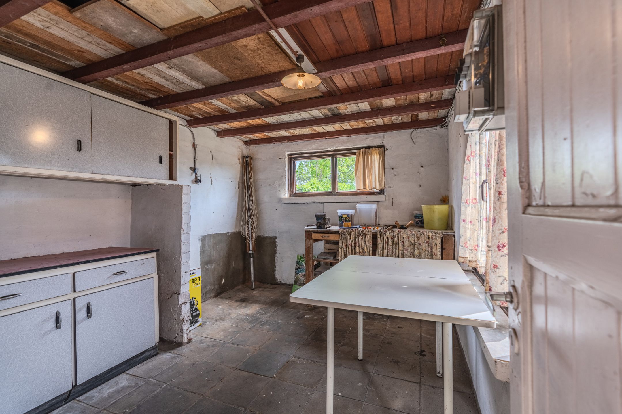 Charmante woning met veel potentieel in hartje Oudenburg! foto 16