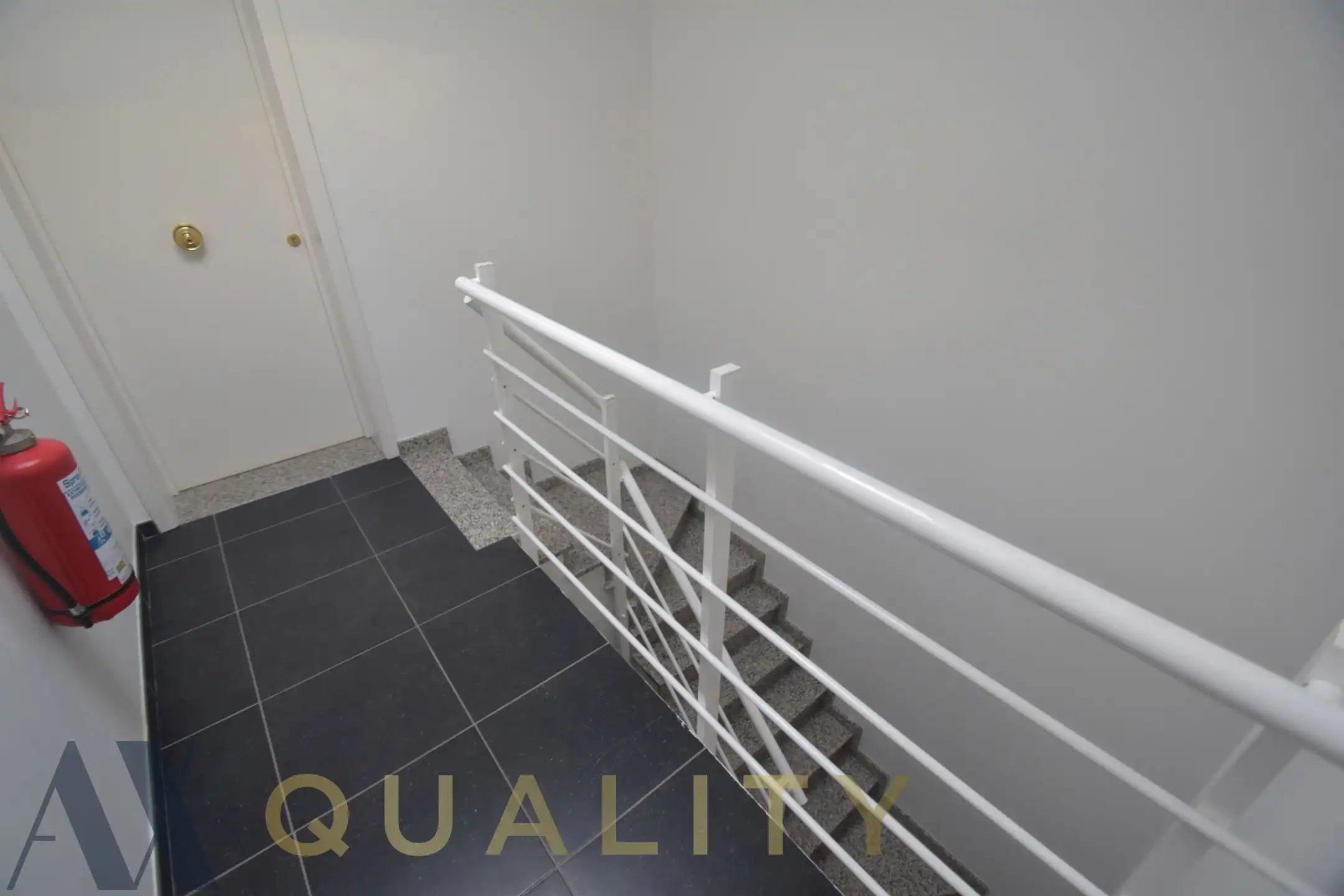 Centr. en rustig gel. energiezuin. 2 slpk.-appt. met terr., staanpl. en berging. Vrij vnf 01/05 foto 29