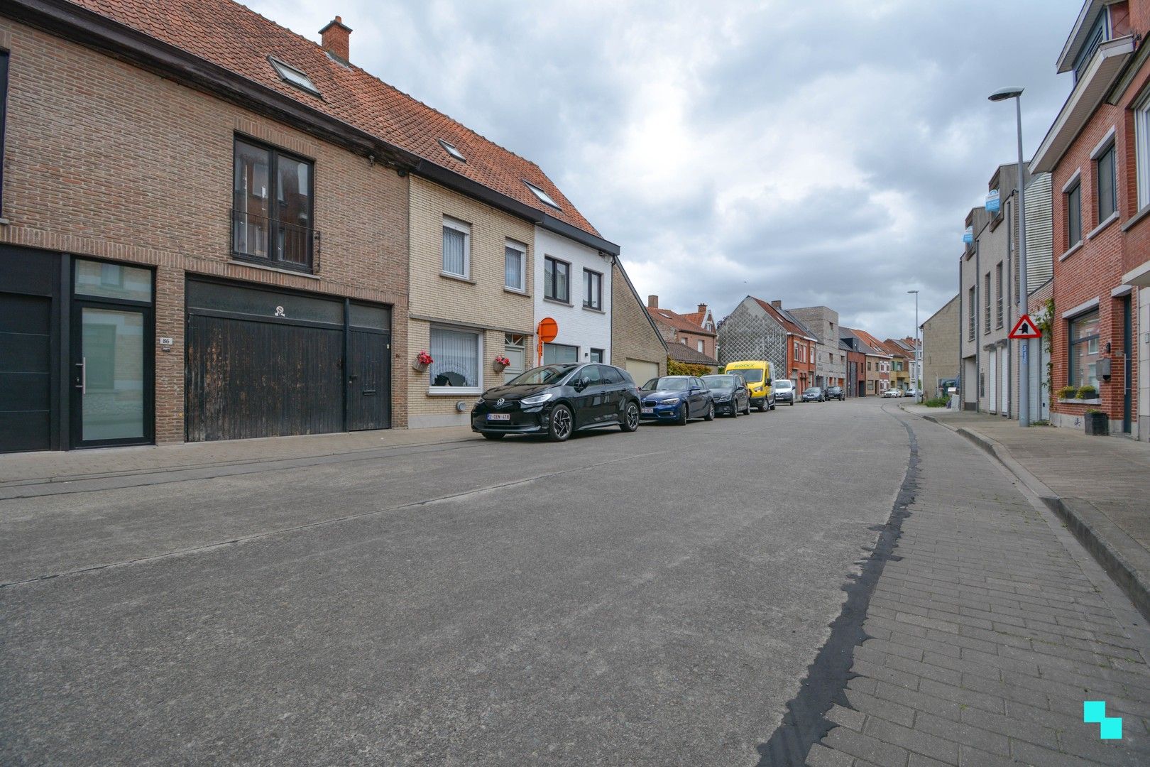 Totaal gerenoveerde woning met garage te centrum Roeselare foto 31