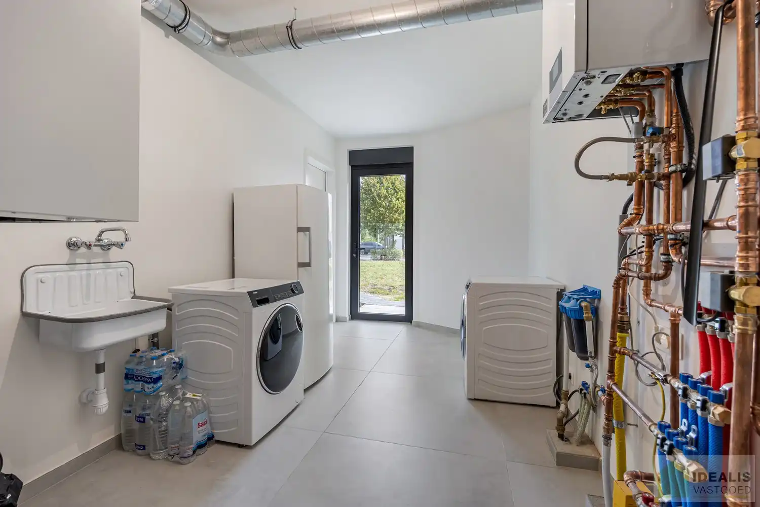 PRACHTIGE NIEUWBOUWWONING (2% REGISTRATIERECHTEN MOGELIJK!) MET EEN HEERLIJK LICHTRIJKE WOONKAMER MET OPEN KEUKEN, RUIME BERGING, BUREEL, 3 SLAAPKAMERS, RUIME DRESSING EN RUIME BADKAMER VOORZIEN VAN ALLE COMFORT! EEN HEERLIJK RUIM HUIS MET EEN NAAR WENS AAN TE LEGGEN TUIN, OP EEN GEGEERDE LOCATIE NABIJ HET CENTRUM VAN PEER! foto 26