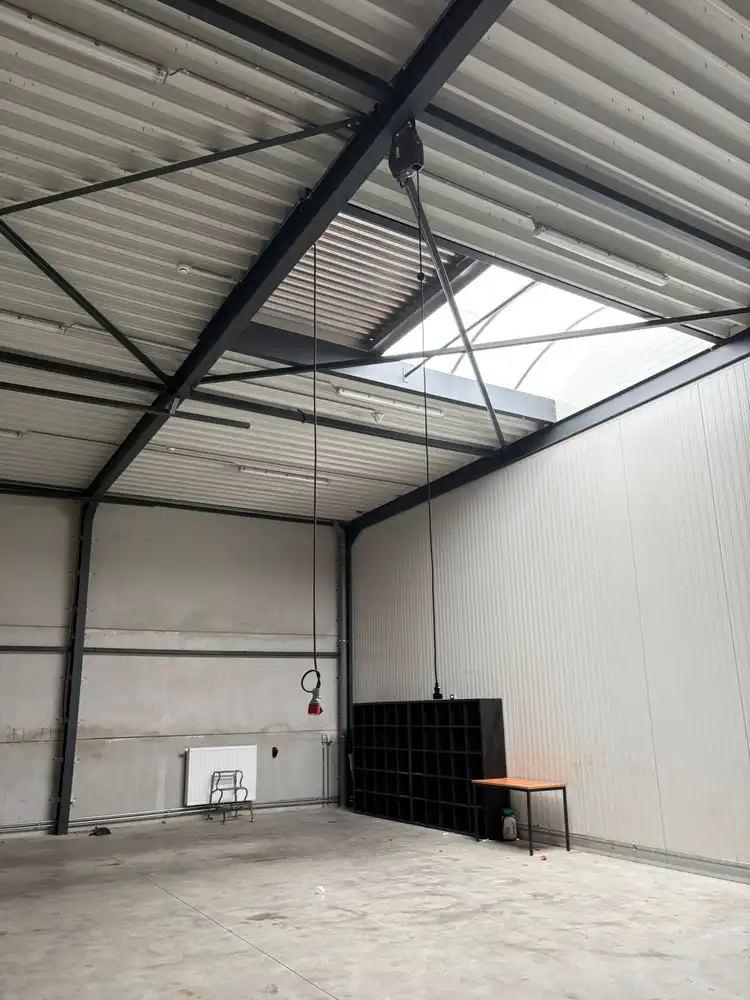 BEDRIJFSUNIT MET KANTOREN foto 13