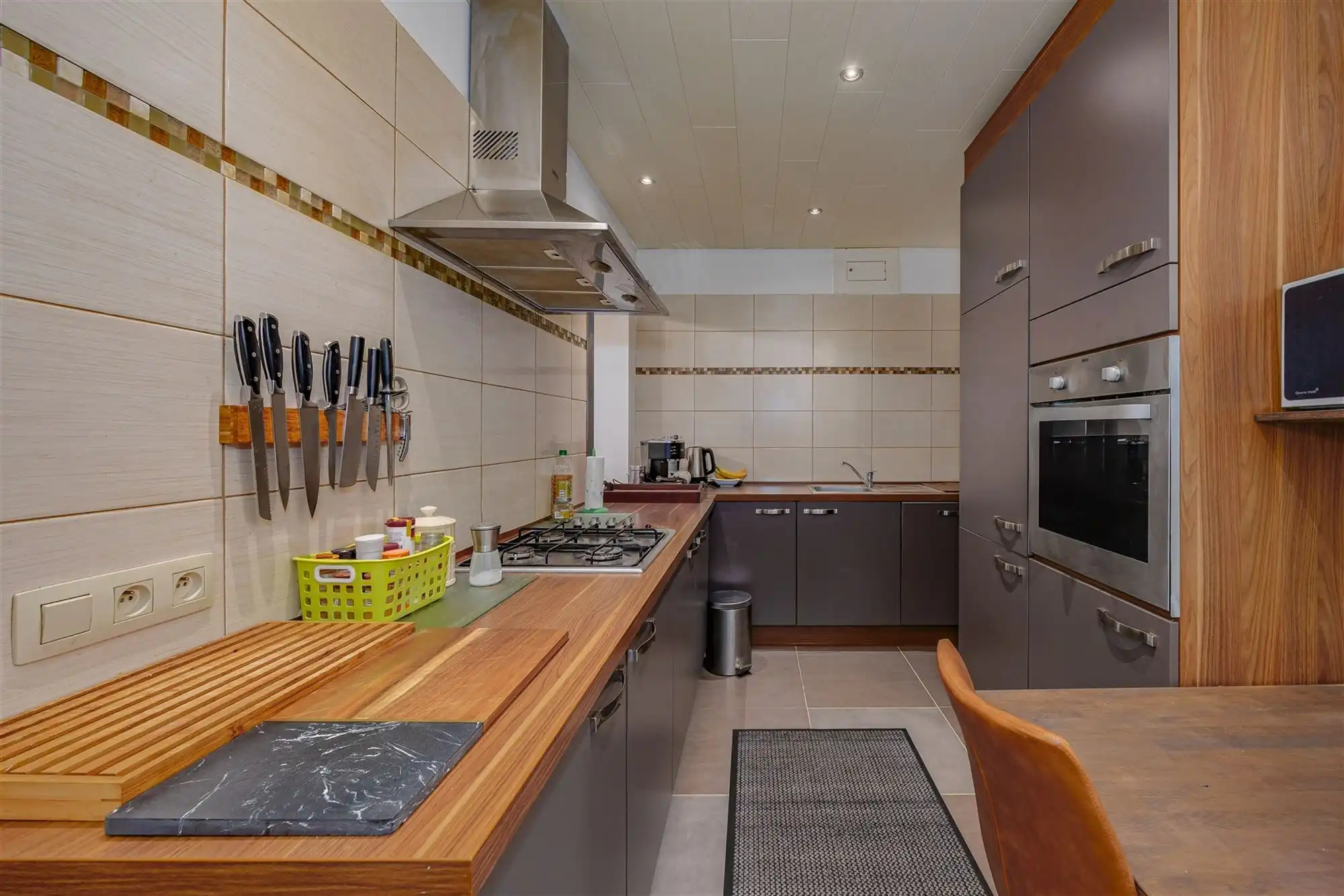 Perfect instapklaar appt met 2 slk + 2 badk vlakbij het Station foto 6