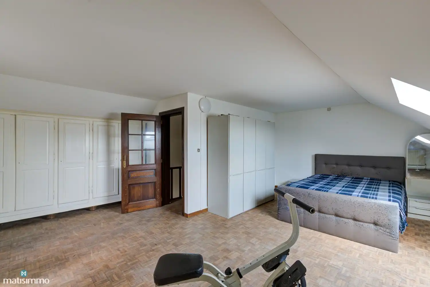 HANDELSGELIJKVLOERS MET DUPLEXAPPARTEMENT VOORZIEN VAN PARKEERGELEGENHEID NABIJ CENTRUM TONGEREN foto 25