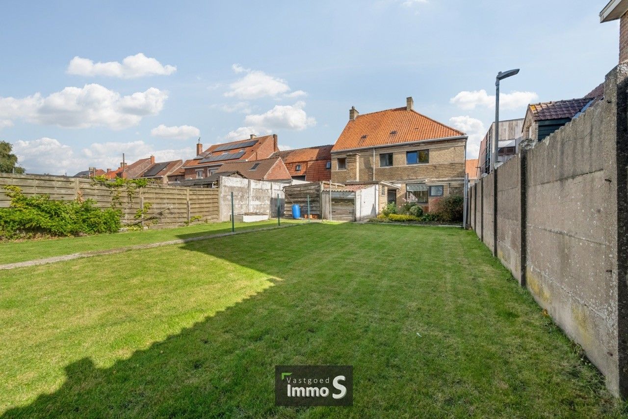 Hoofdfoto van de publicatie: Te renoveren woning in Alveringem