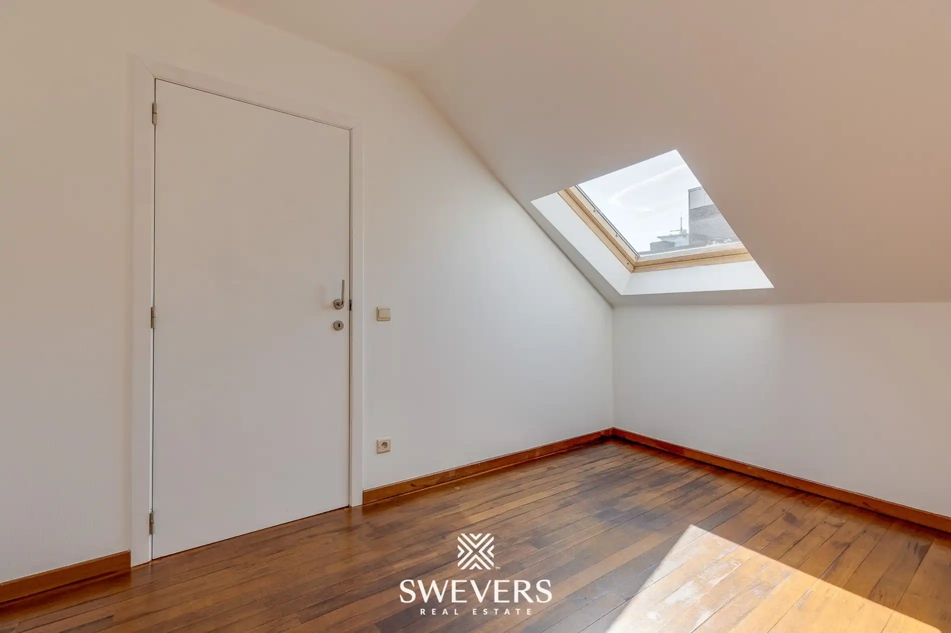 Ruim duplex-appartement in hartje Hasselt: ideaal voor 3 studenten of om te co-housen foto 10