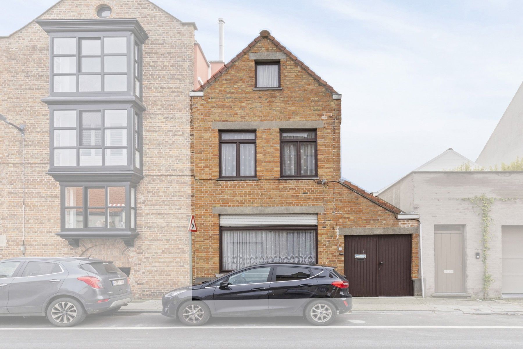 Hoofdfoto van de publicatie: Renovatiekans: Woning met loods op toplocatie te Brugge