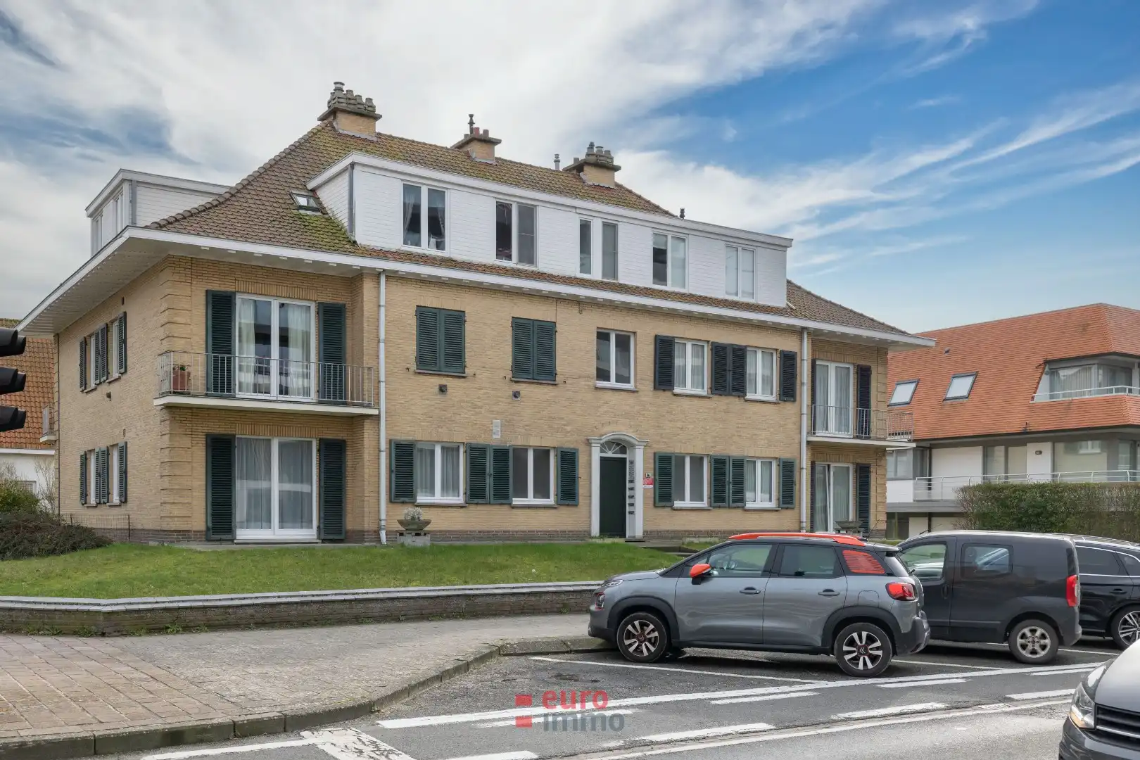 Appartement met 3 slaapkamers aan de rand van de villa-wijk! foto {{pictureIndex}}