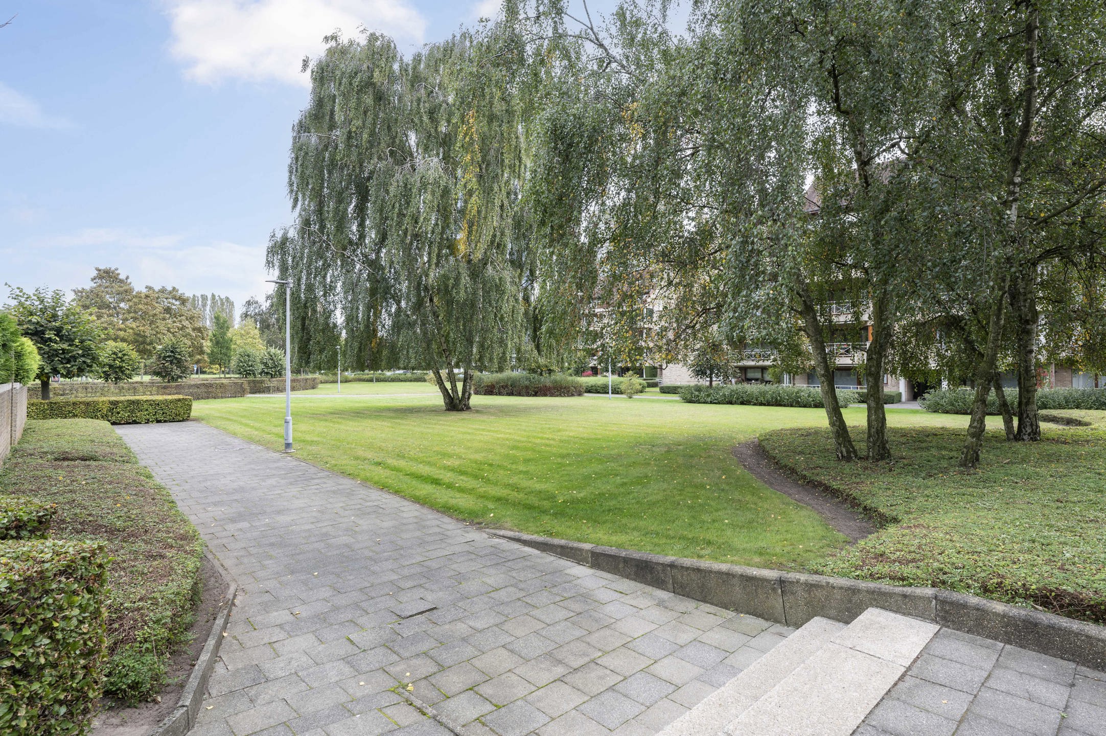 Prachtig gemeubeld appartement op zeer rustig gelegen locatie op Linkeroever.  foto 2