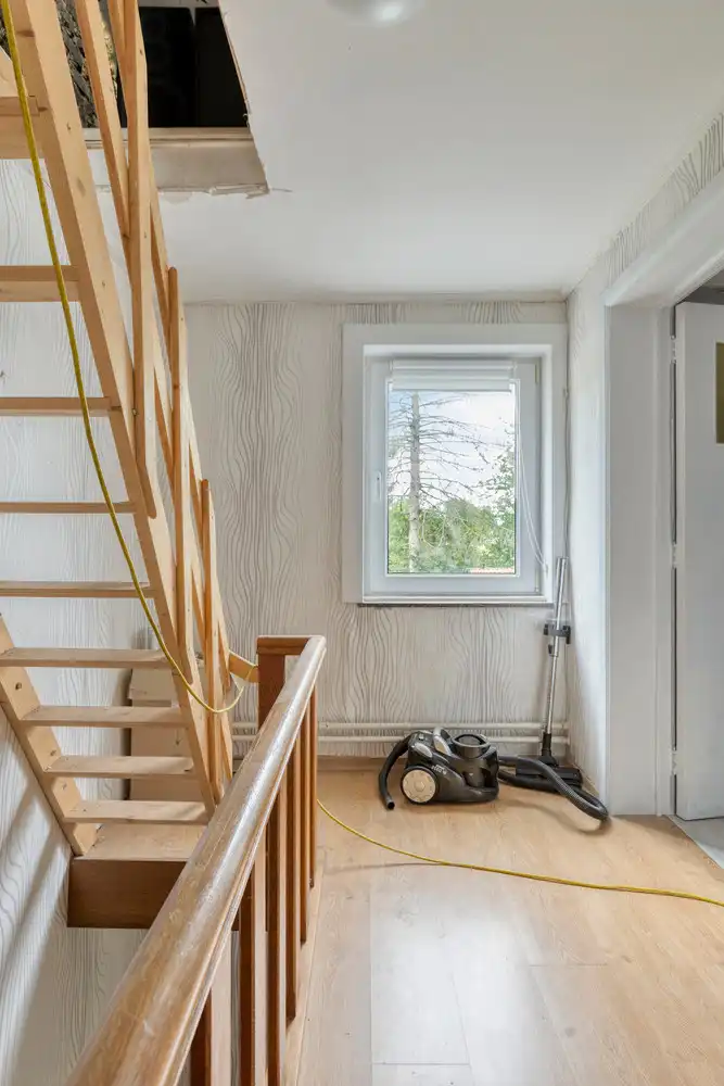 RUIME EN GERENOVEERDE WONING MET 4 SLAAPKAMERS EN WESTGERICHTE TUIN TE HALEN! foto 17