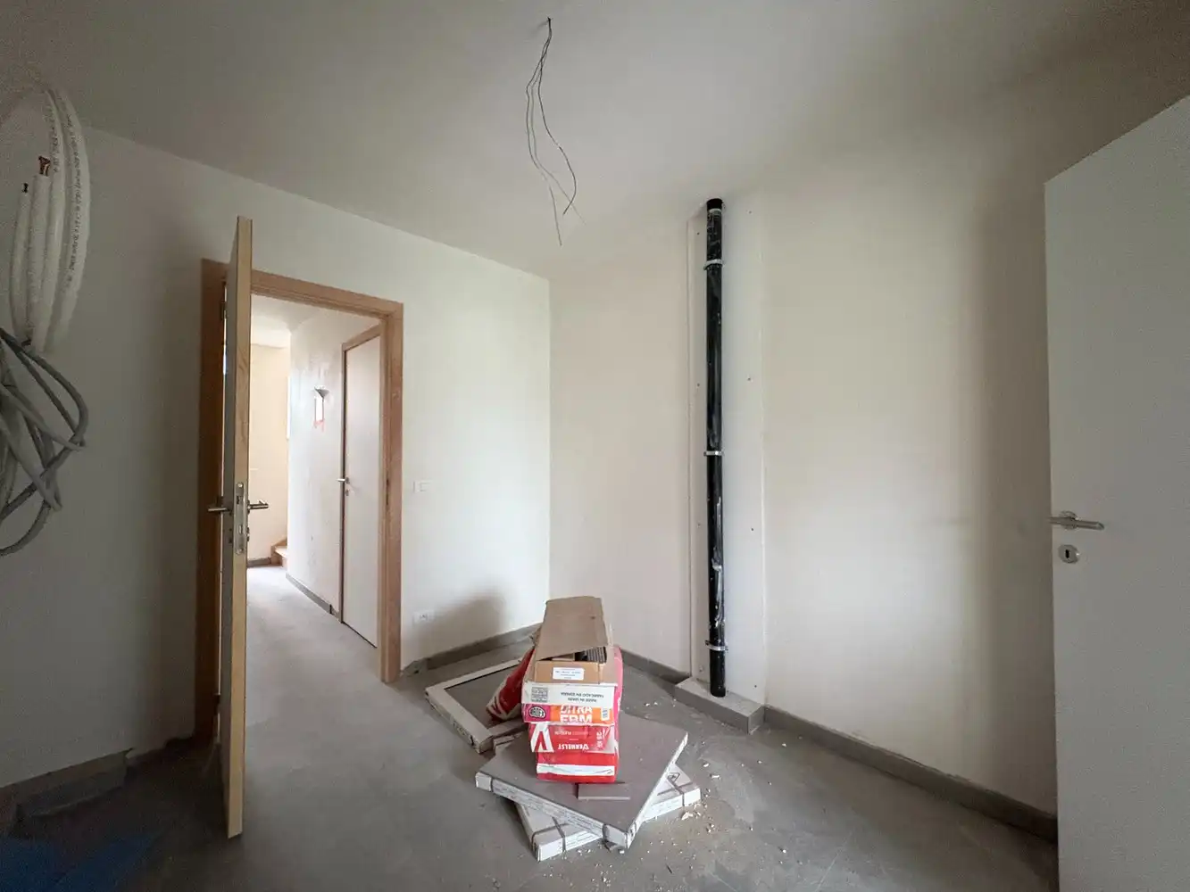 Nieuwbouwwoning met drie slaapkamers + carport foto 7