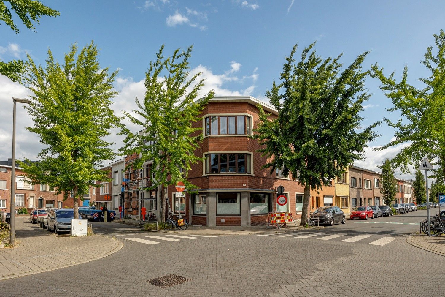 Kleinschalig opbrengsteigendom met 3 ruime appartementen op toplocatie foto 2