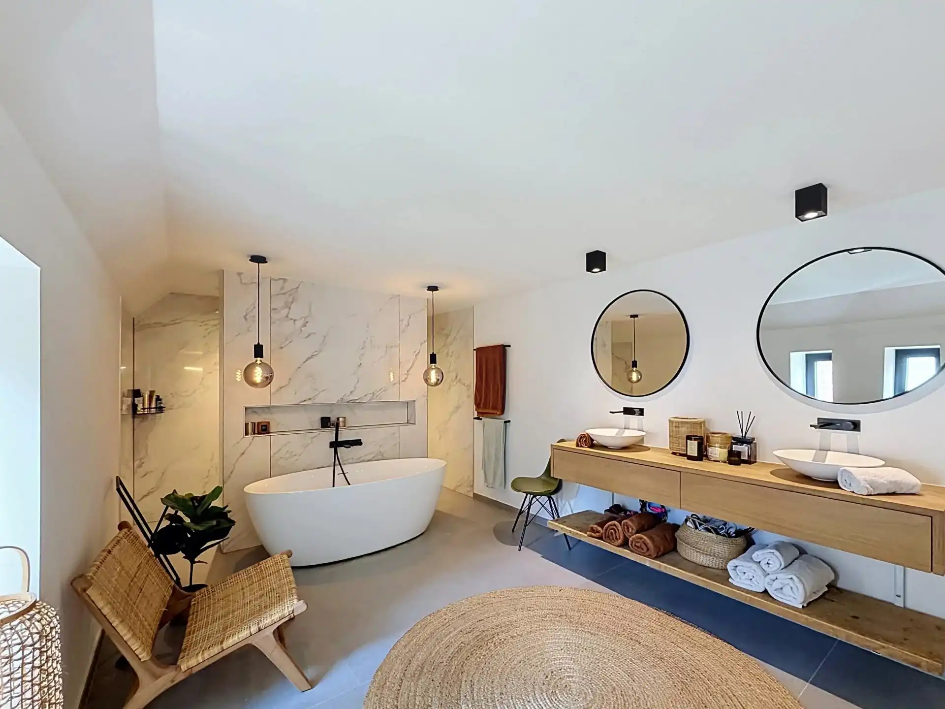 Zeer ruime villa voorzien van alle luxe met 3, mogelijk 5 slaapkamers en 2 badkamers foto 36
