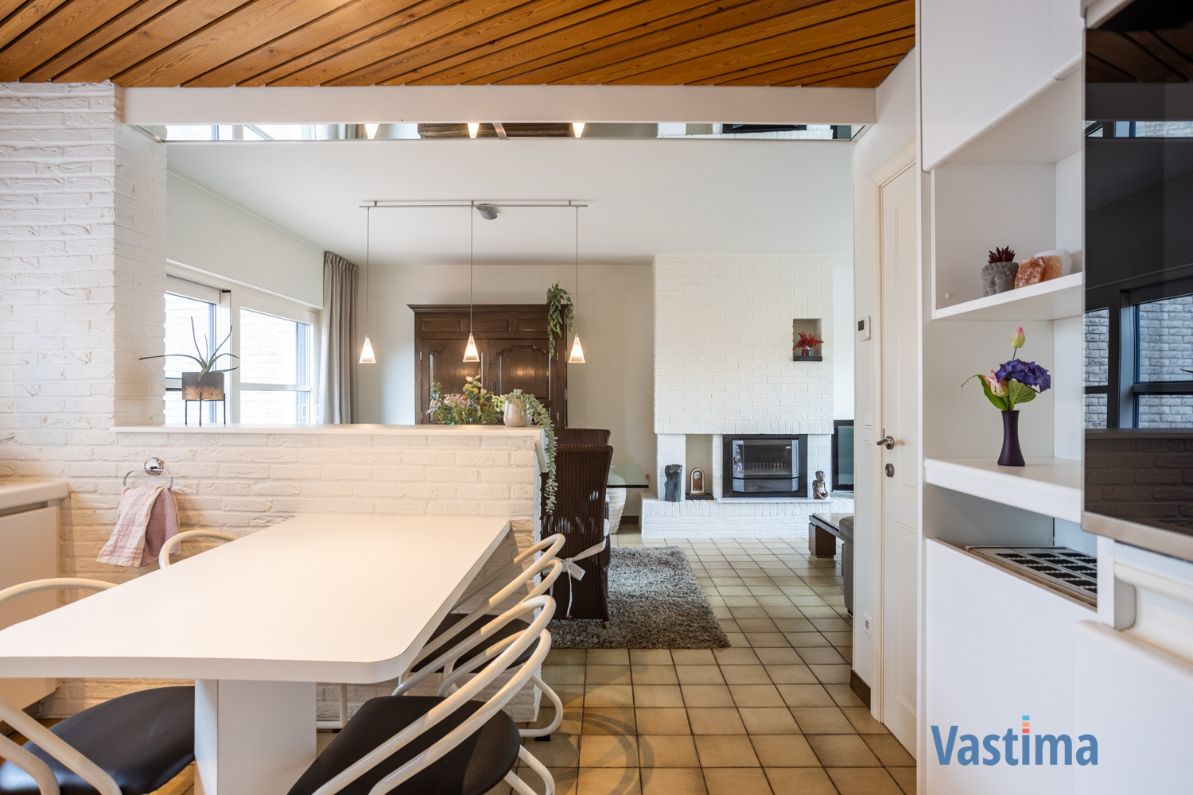 Halfopen gezinswoning met 3-4 slaapkamers en extra garage foto 14