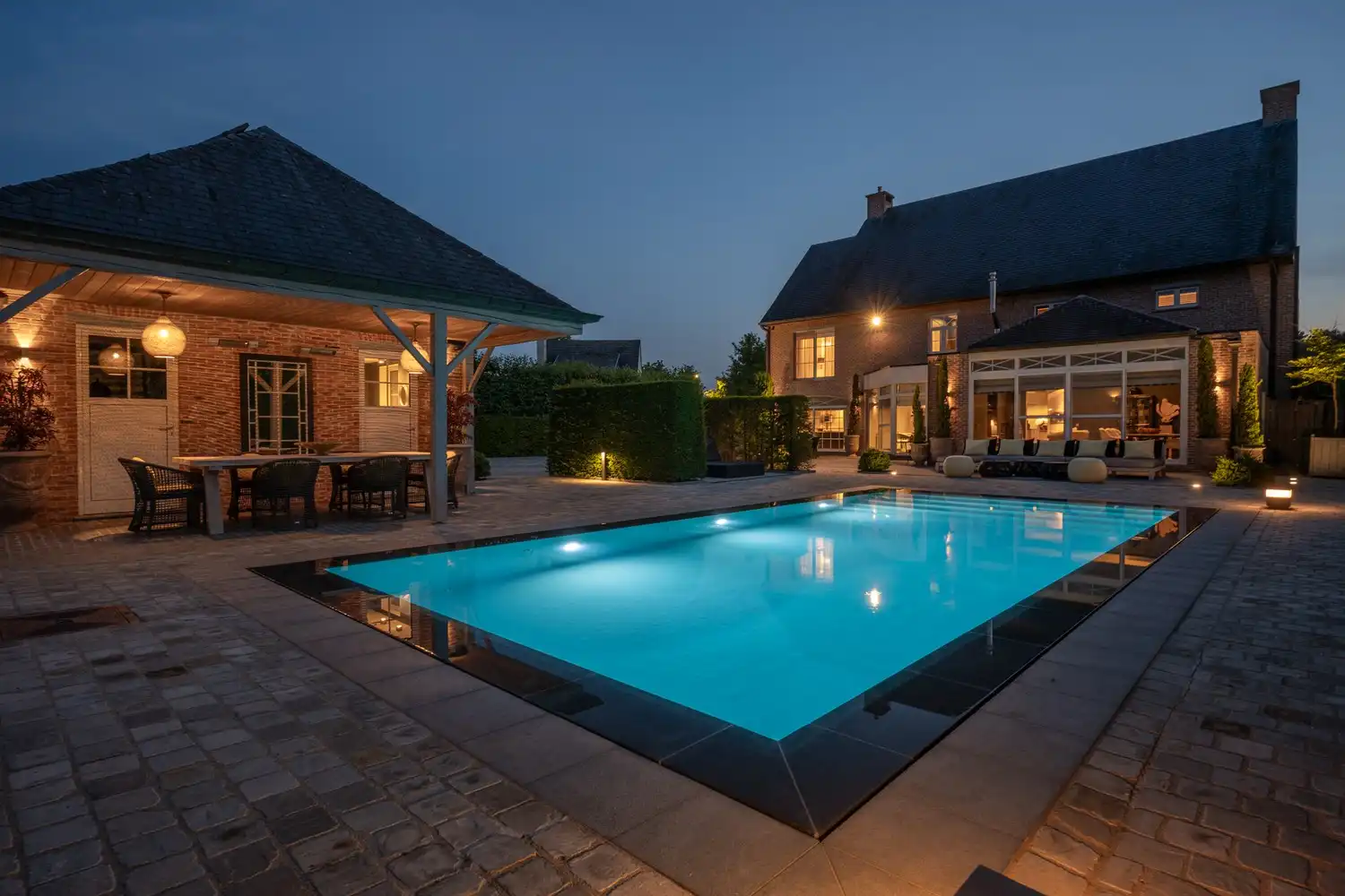 Exclusieve villa met 550 m² bewoonbare oppervlakte op een prachtig perceel van 5.458 m² nabij het centrum van Heist-op-den-Berg foto 3