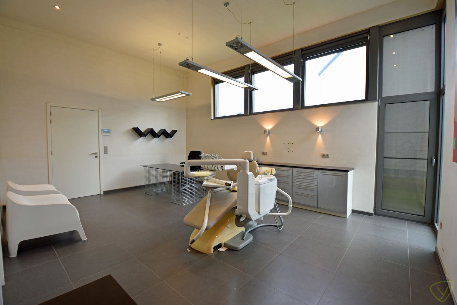 Moderne praktijkruimte te huur te Eeklo! foto 3