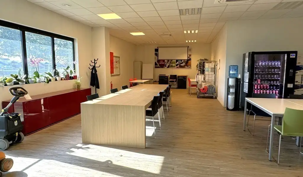 Kantoor met magazijn te huur aan de voorhaven in Gent foto 7